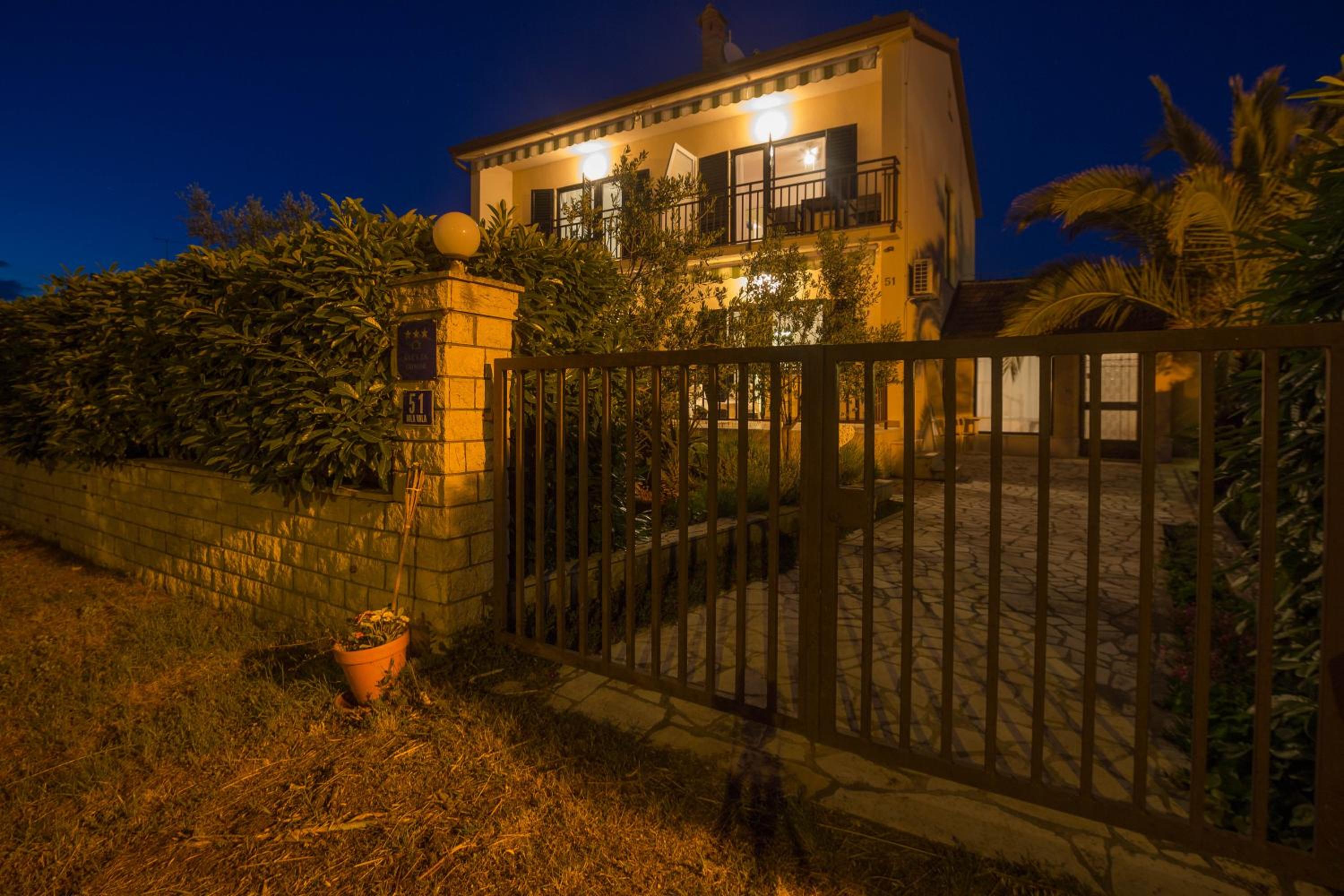 Hotel Wonderful villa Valbandon with private pool and sauna near the beach and Briuni Islands - Image 1