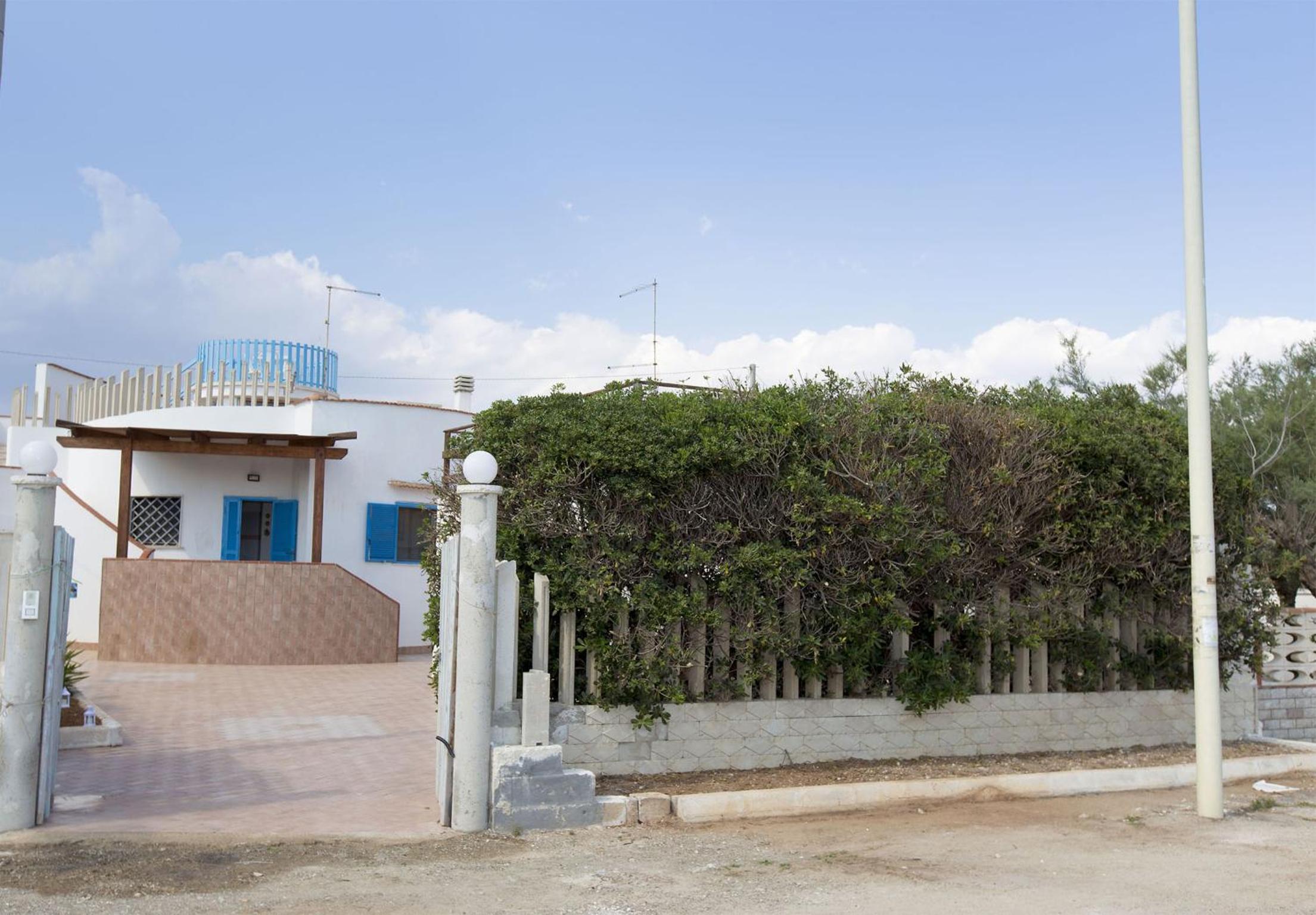 Villa Azzurra fronte Spiaggia a Specchiarica di San Pietro in Bevagna view 3