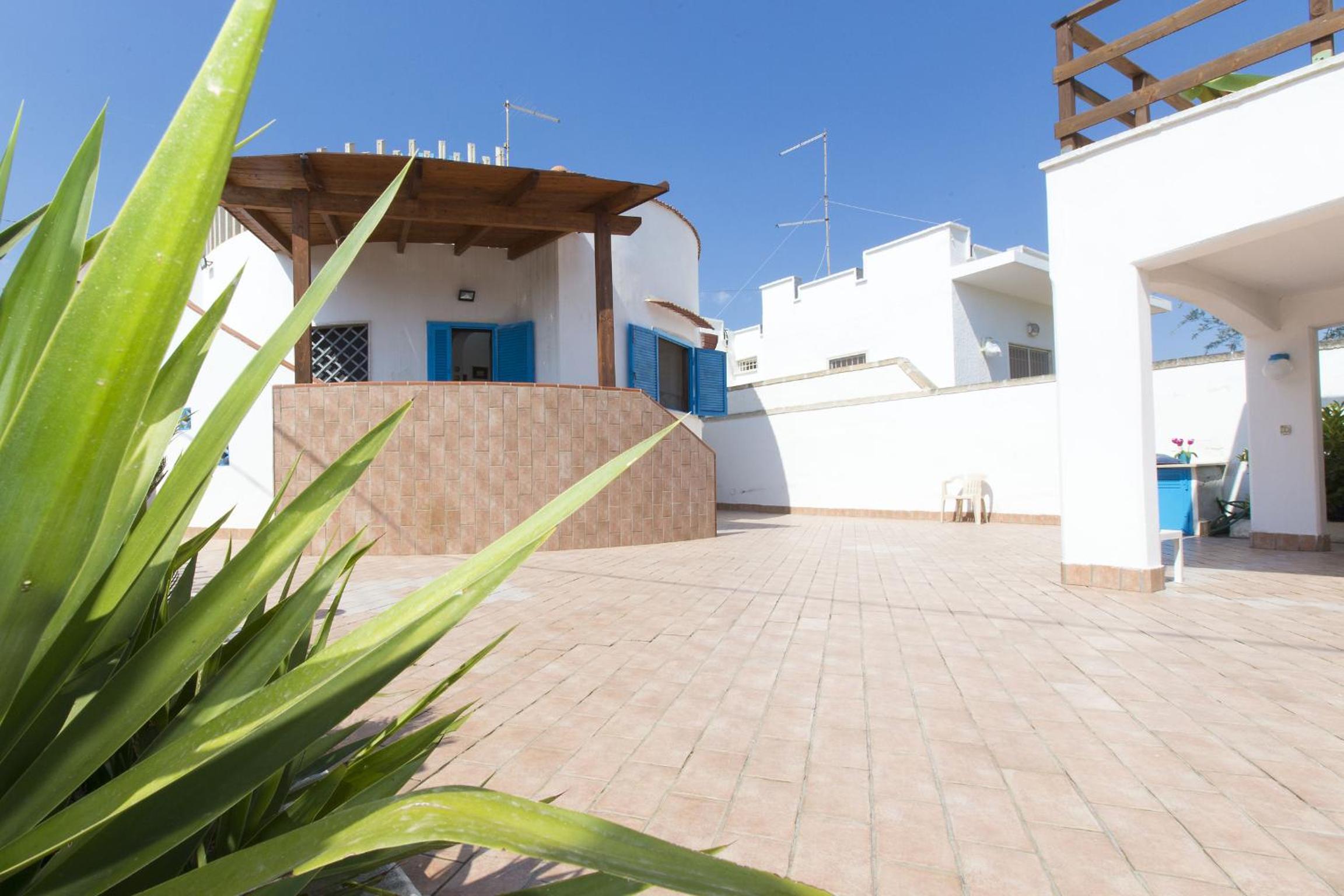 Villa Azzurra fronte Spiaggia a Specchiarica di San Pietro in Bevagna view 5