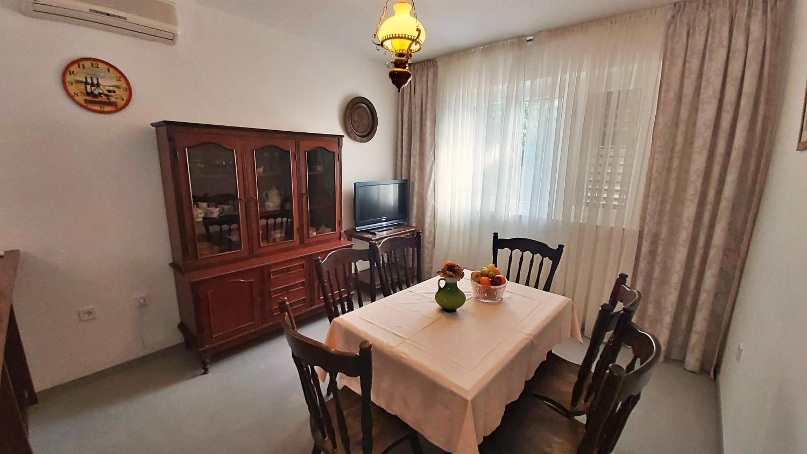 Apartment Cedo en Omiš — dining