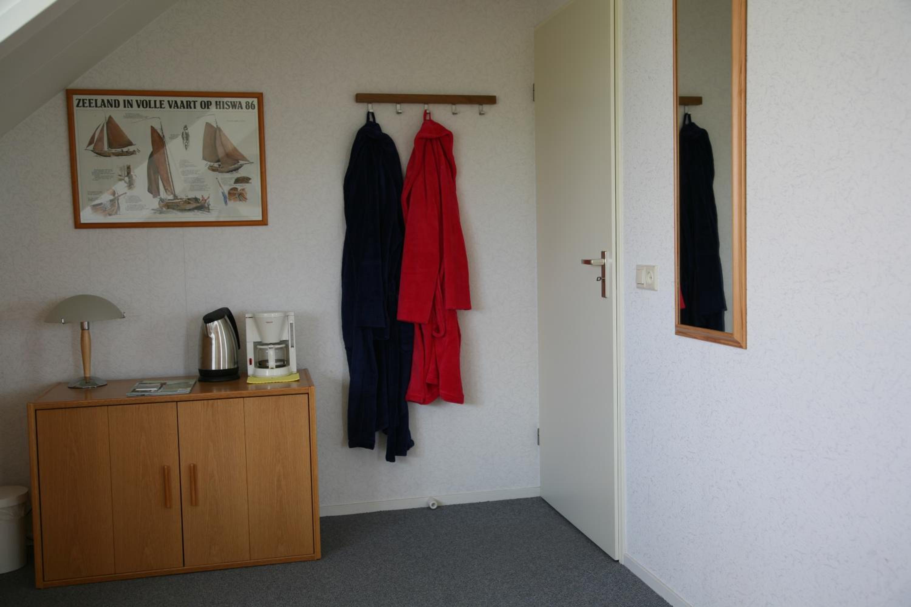 Photo 33