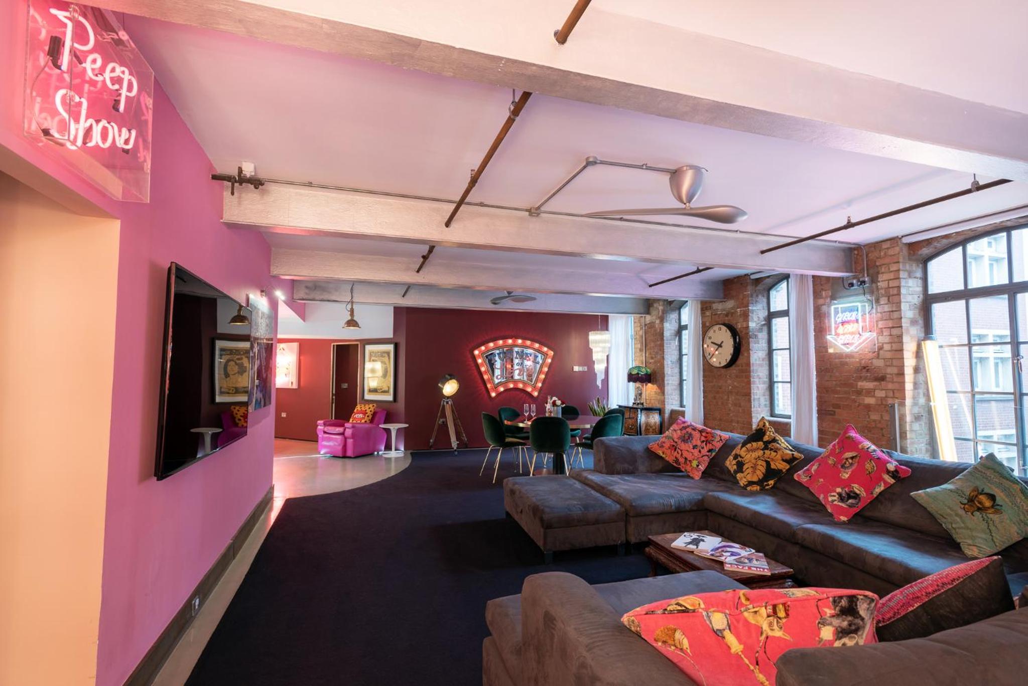 Amazingly Luxurious Loft Apartment, Soho - 3 Bedrooms, 2 Bath & Office