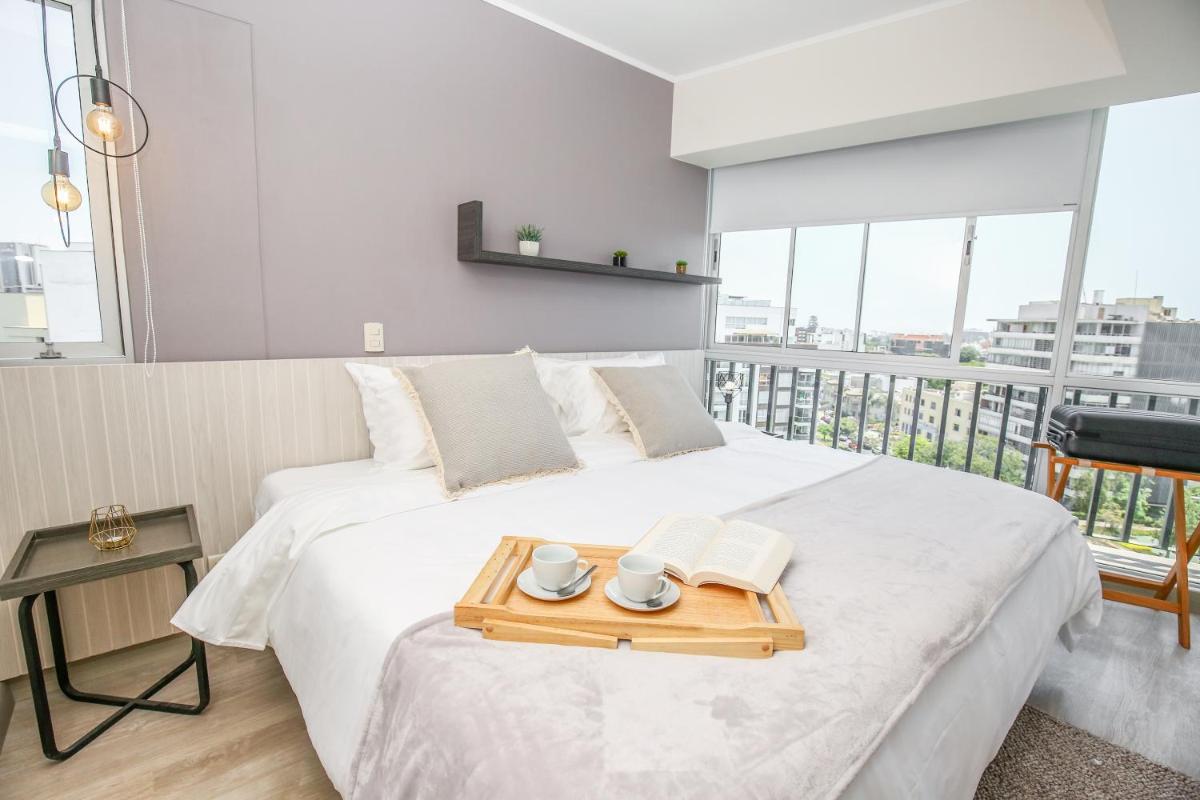 Trendy Host Black - San Isidro view 3
