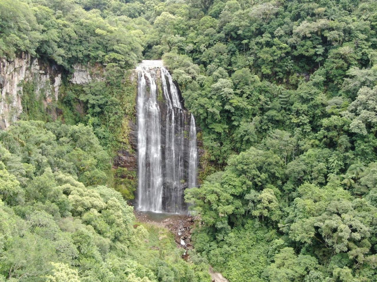 Cachoeira dos Borges Cabanas e Parque