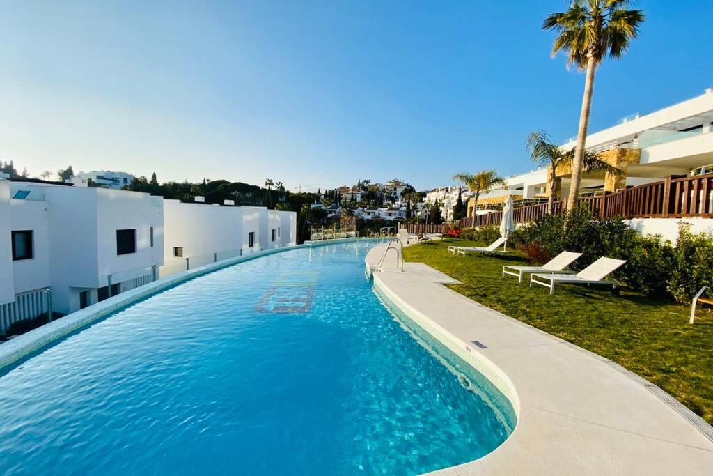 Puente Romano Premium Villa Rooftop & Garden view 4