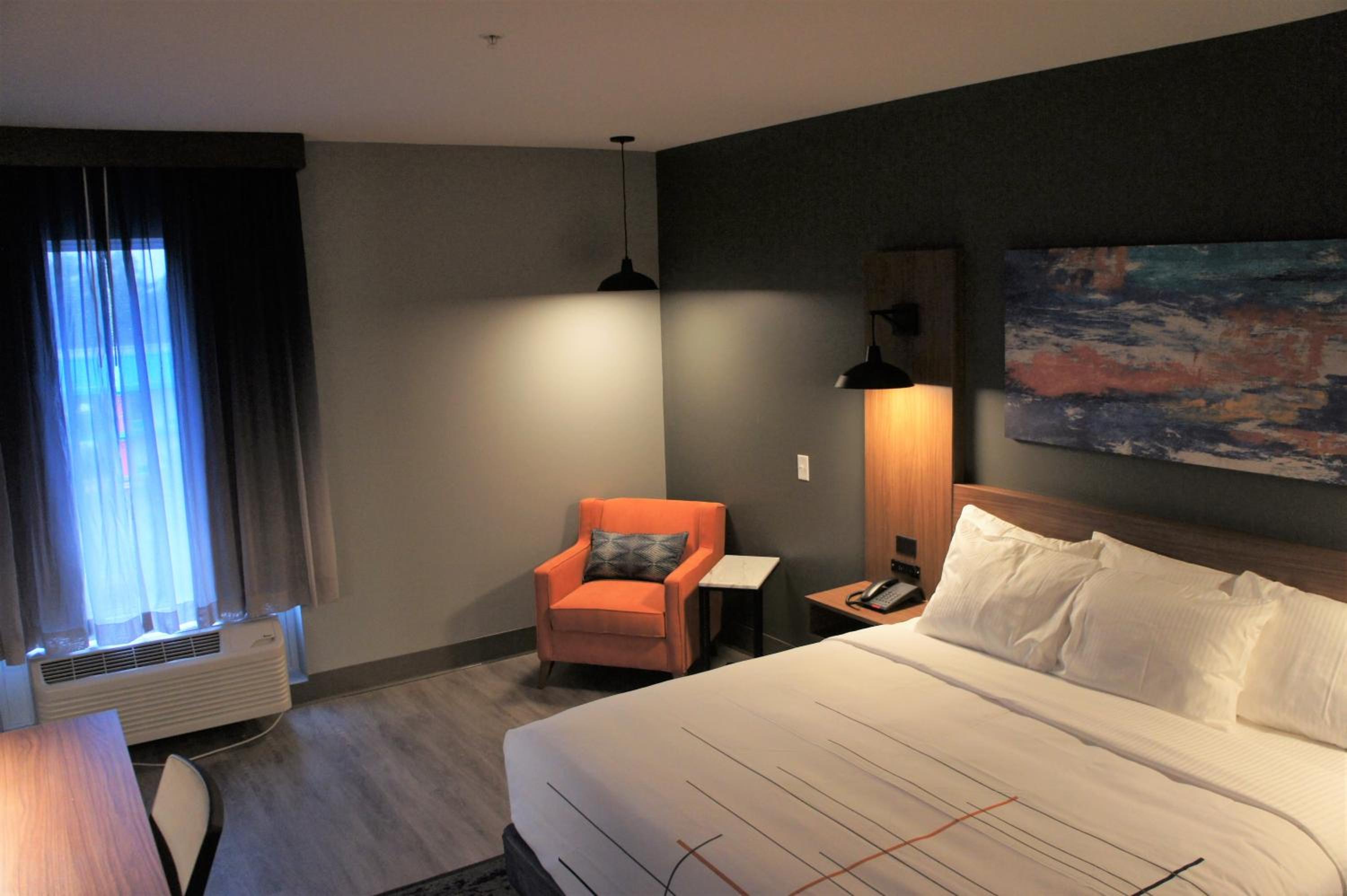 Oxford Vacations - La Quinta Inn  Suites by Wyndham Oxford - Property Image 42