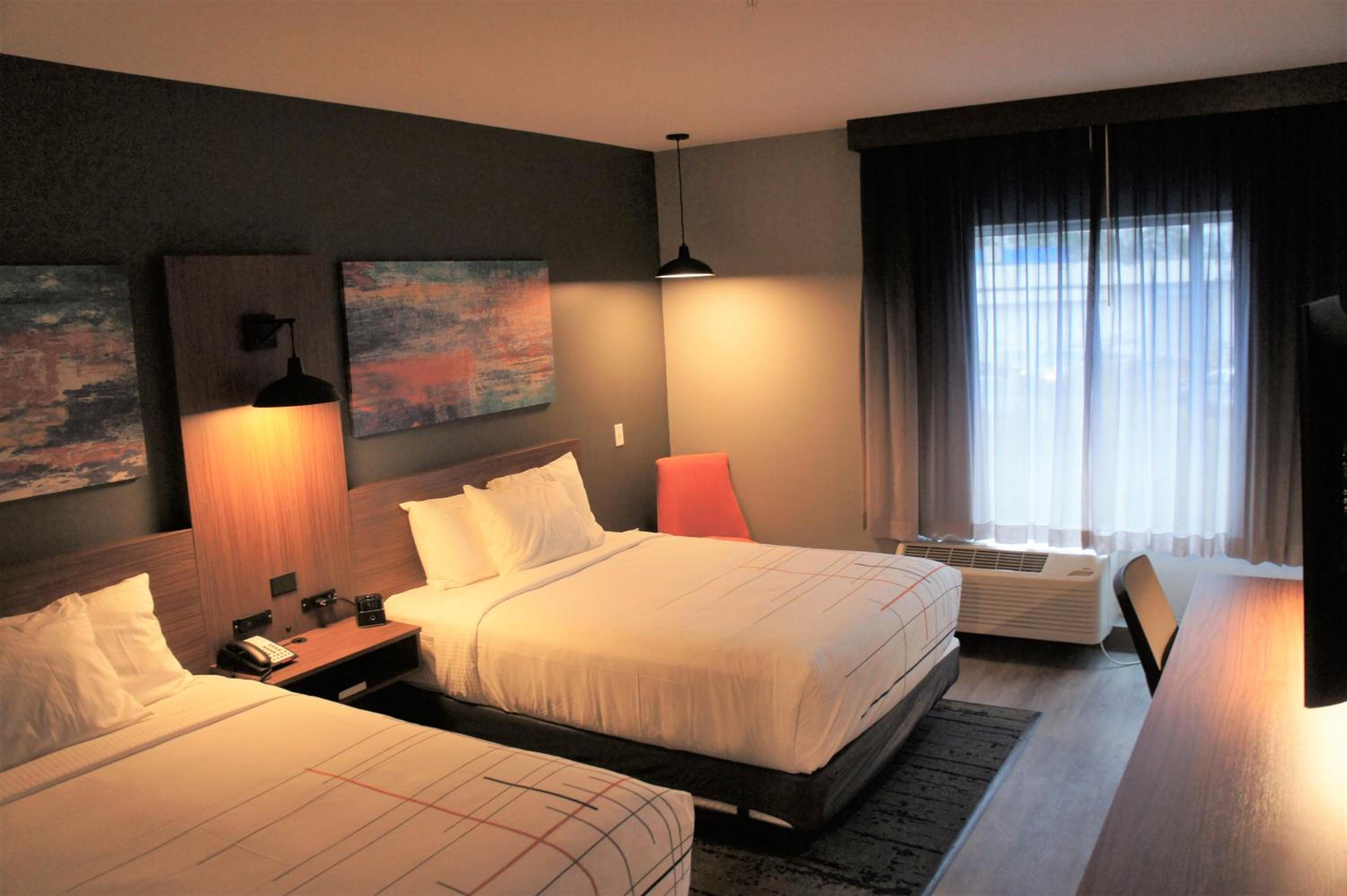 Oxford Vacations - La Quinta Inn  Suites by Wyndham Oxford - Property Image 37