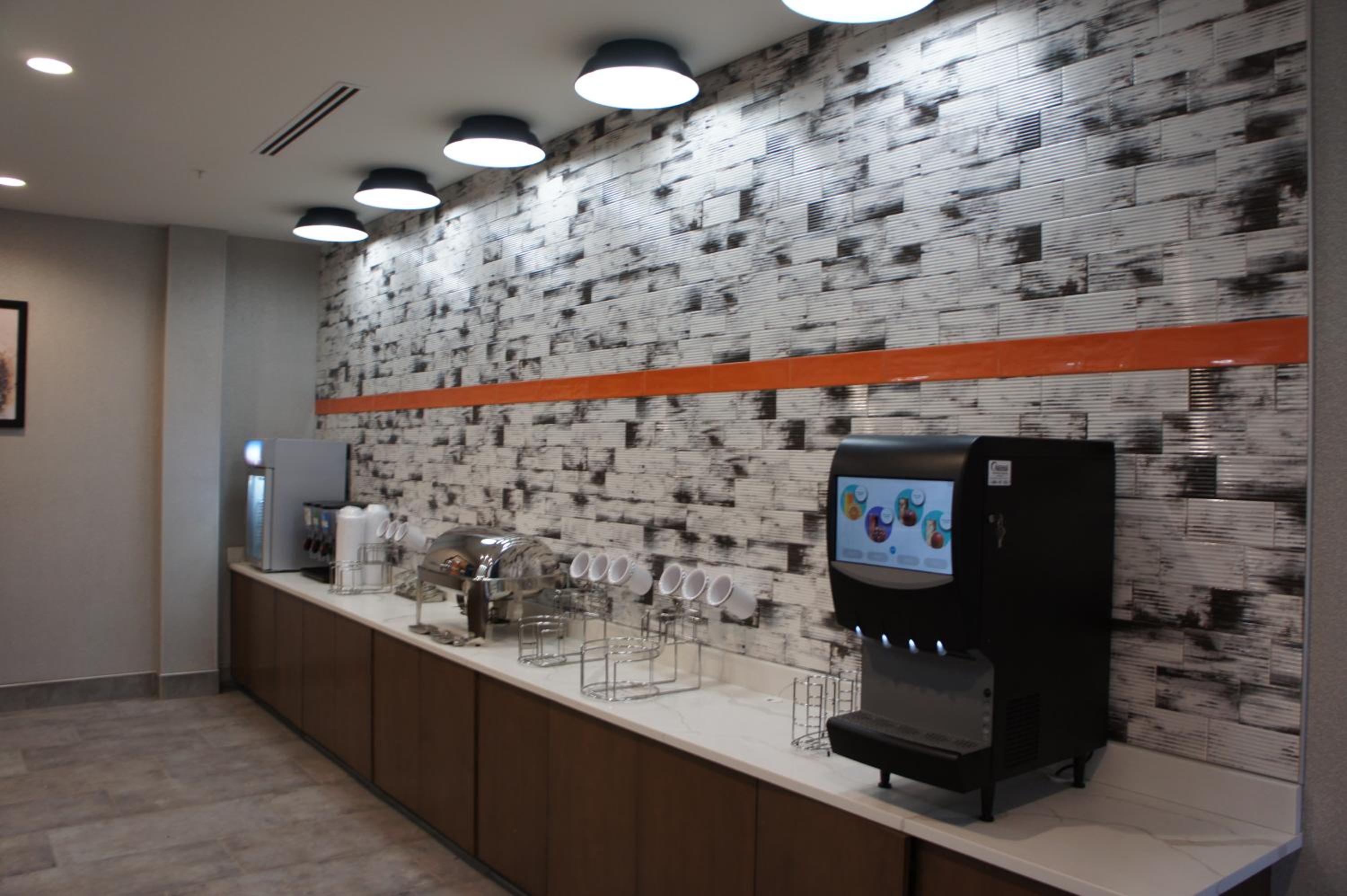 Oxford Vacations - La Quinta Inn  Suites by Wyndham Oxford - Property Image 24