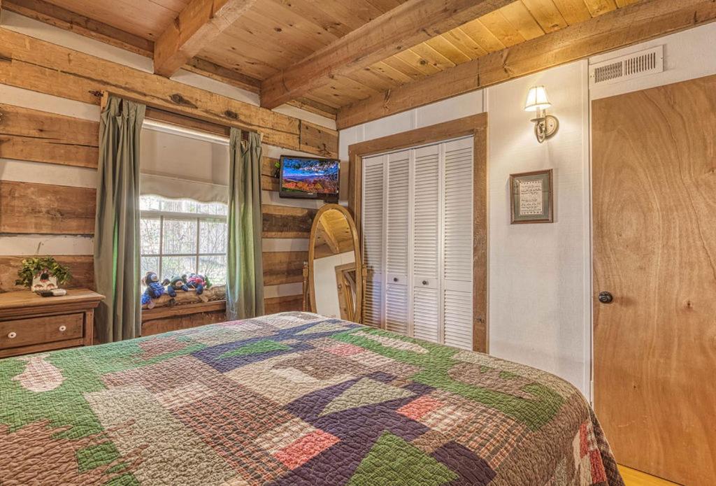 Bear End - Relax in Hot Tub, Specials, FREE Area Attraction Tickets!!! view 3