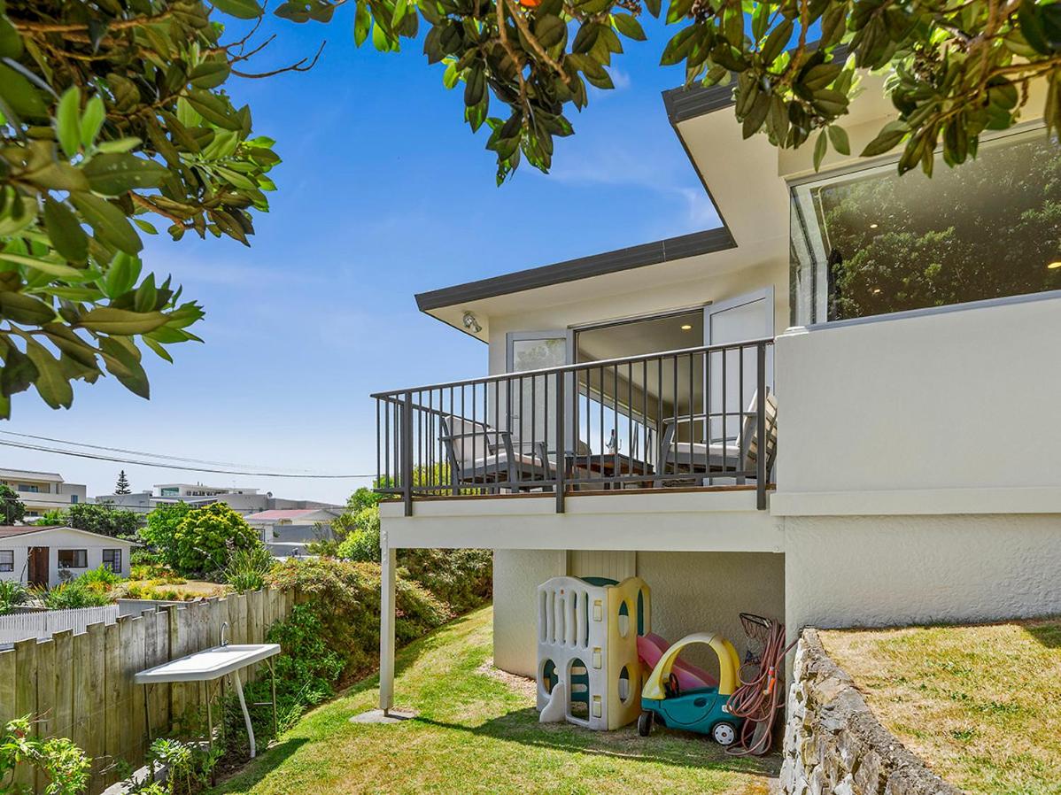 Sun on Seaview - Paraparaumu Beach Holiday Home