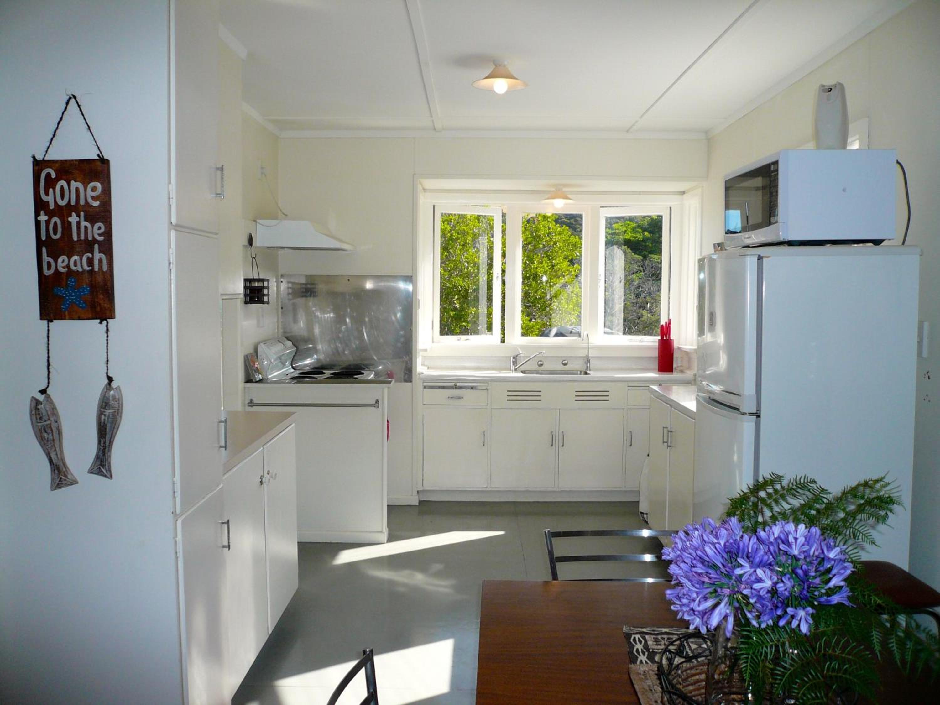 Ridge Cottage - Oneroa Holiday Home view 2
