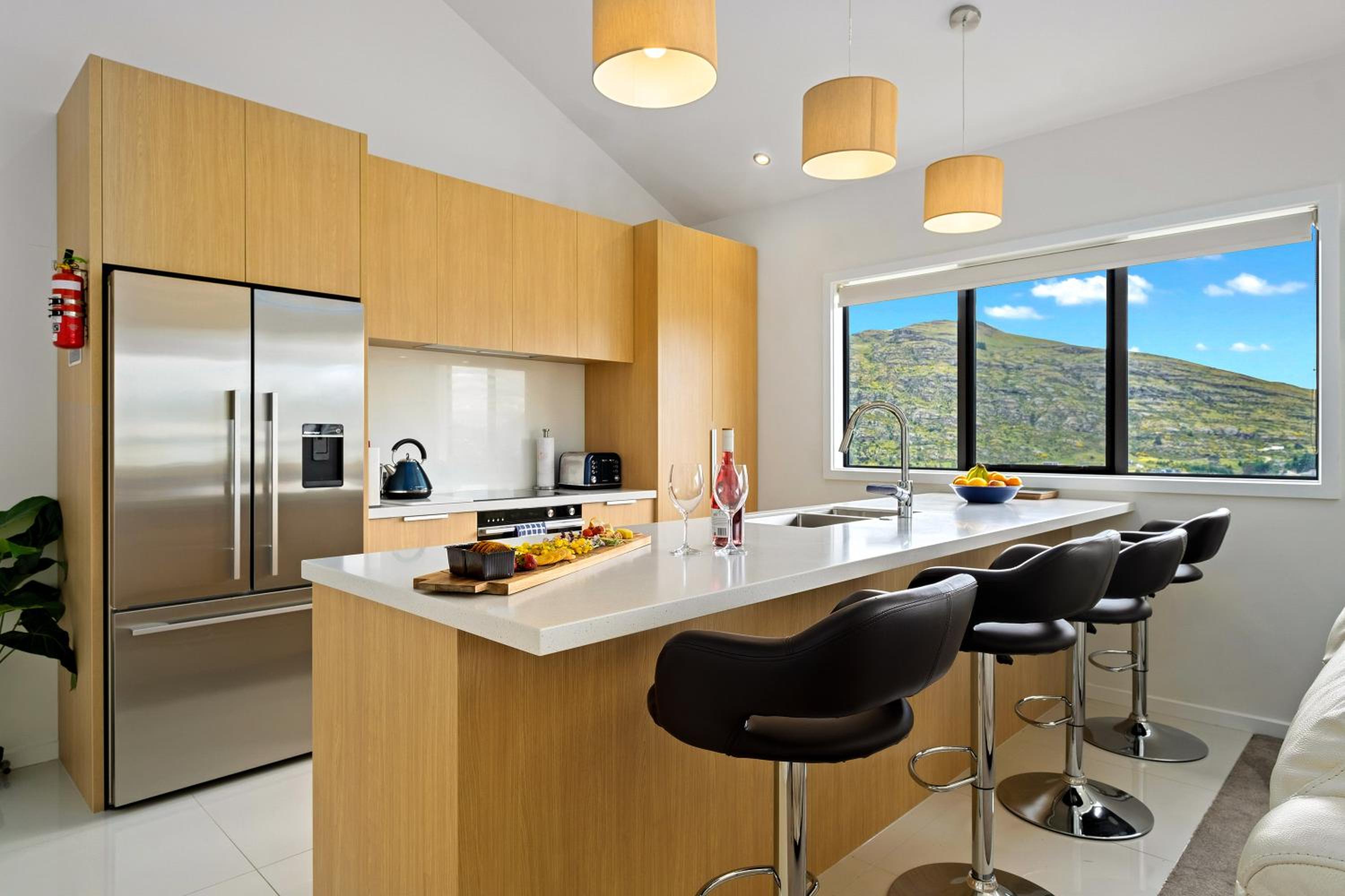Queenstown Lake Views - Upstairs Apartment view 4