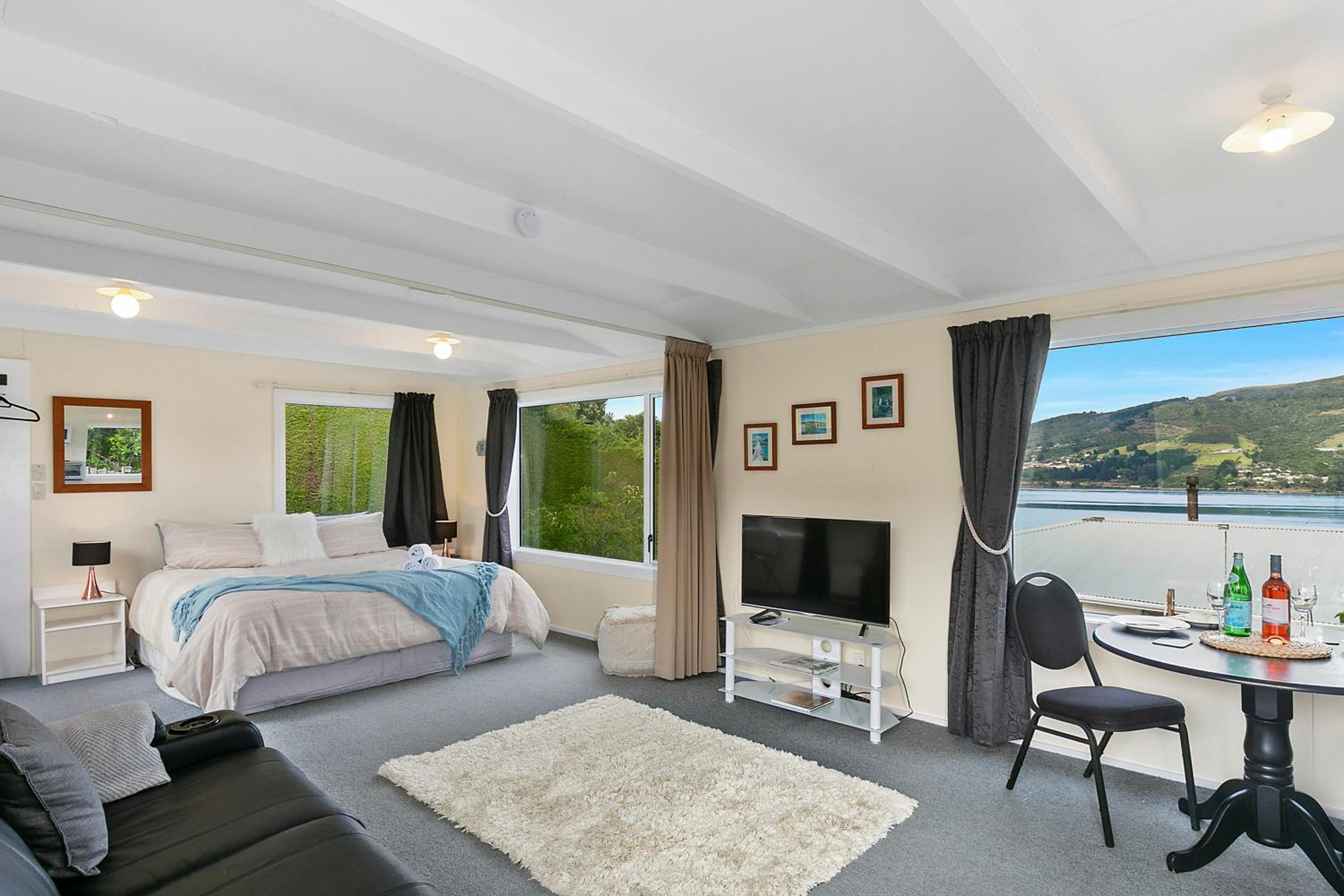 Macbay Retreat - Macandrew Bay Holiday Home view 3