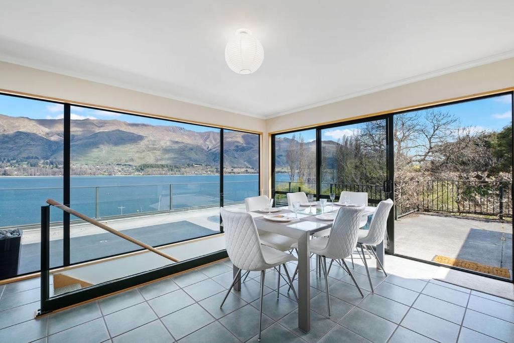 Lakeside Serenity - Wanaka Holiday Home view 3