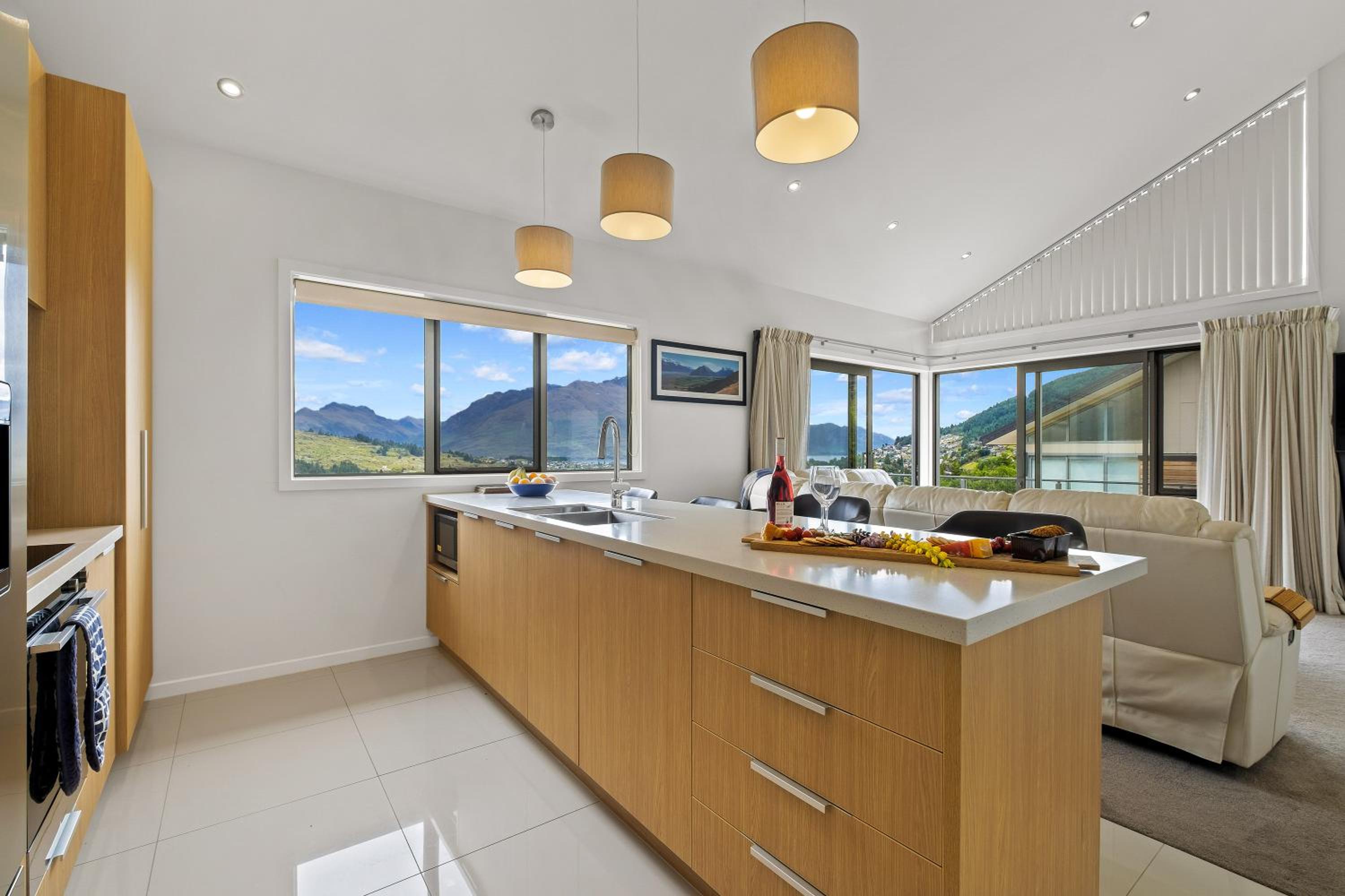 Queenstown Lake Views - Upstairs Apartment view 5