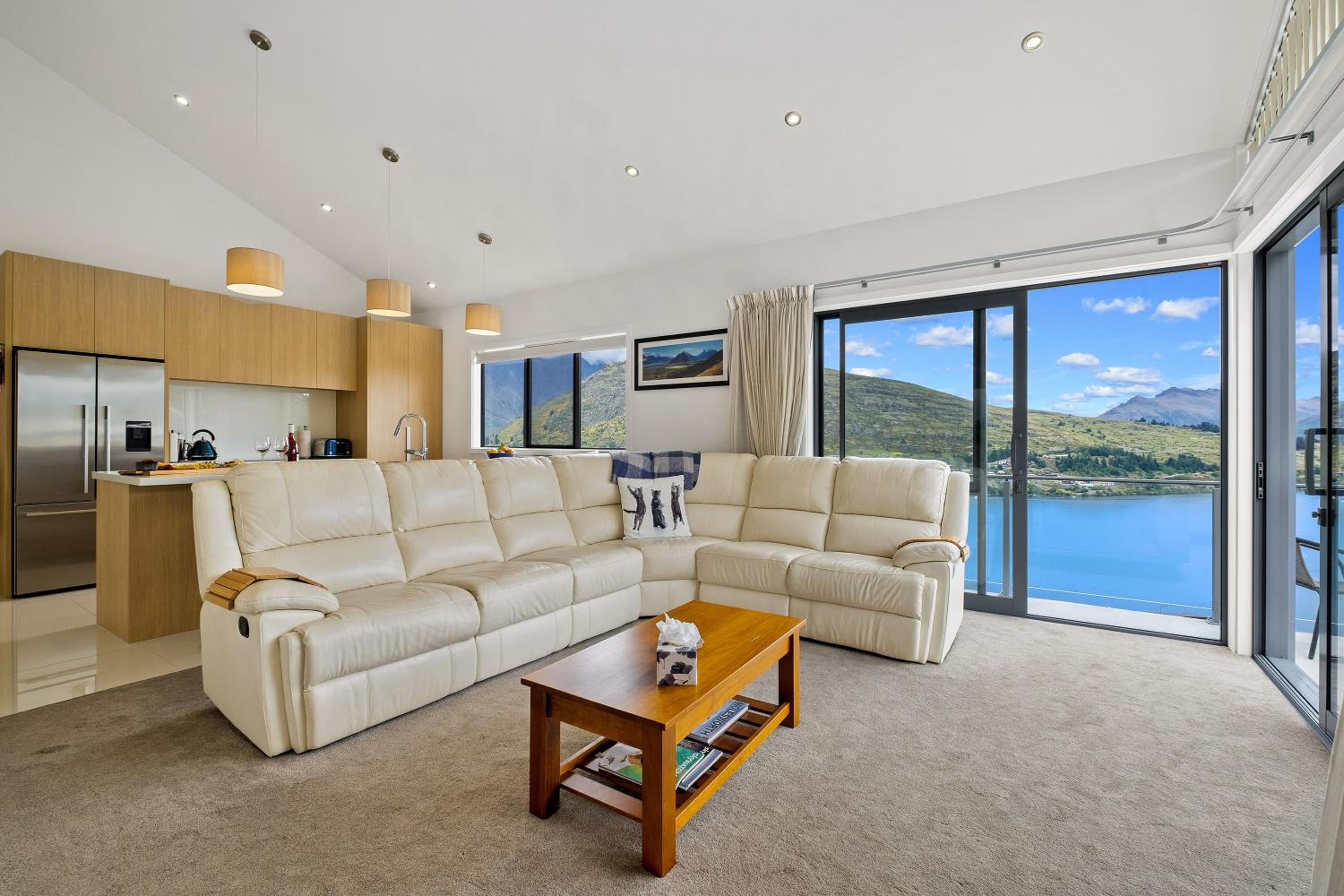 Queenstown Lake Views - Upstairs Apartment view 2