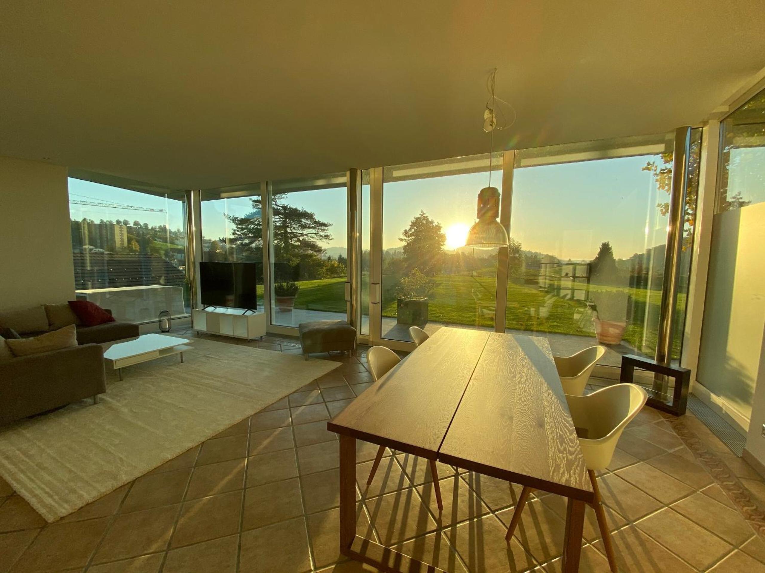 Exklusive Mini-Villa mit viel Platz view 2
