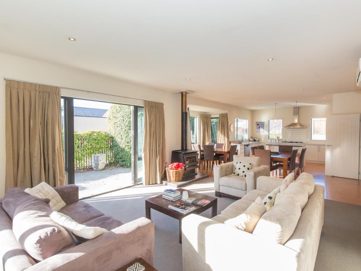 Modern Lake Haven - Wanaka Holiday Home view 4