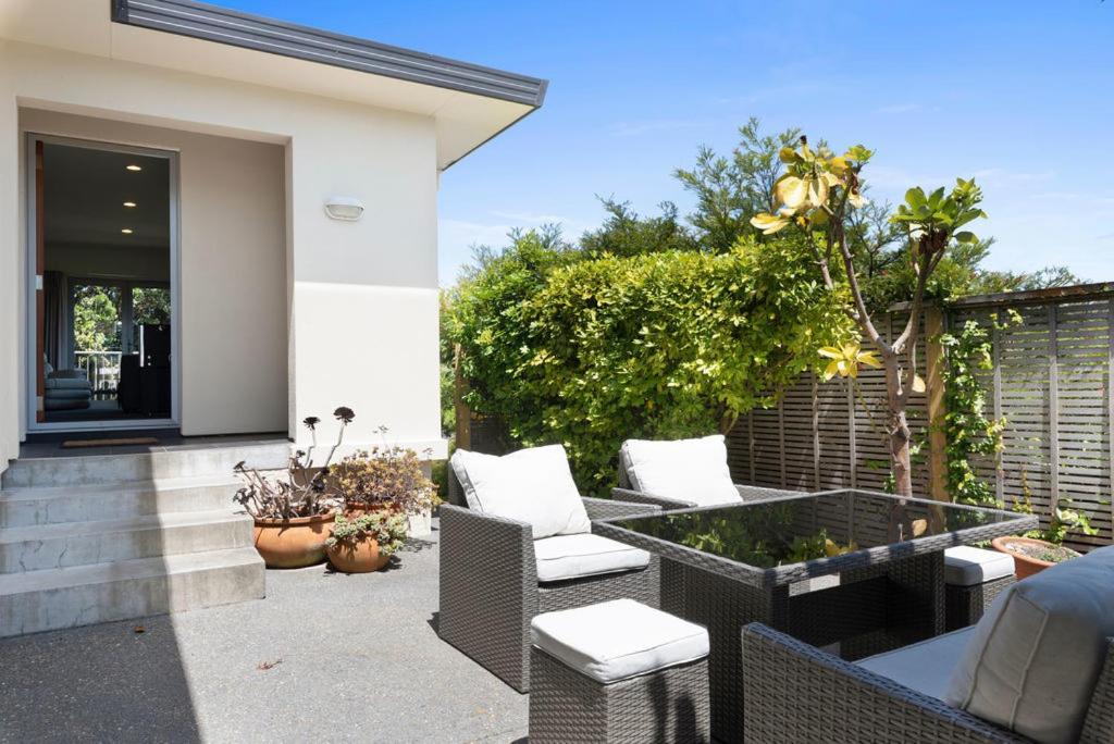 Sun on Seaview - Paraparaumu Beach Holiday Home