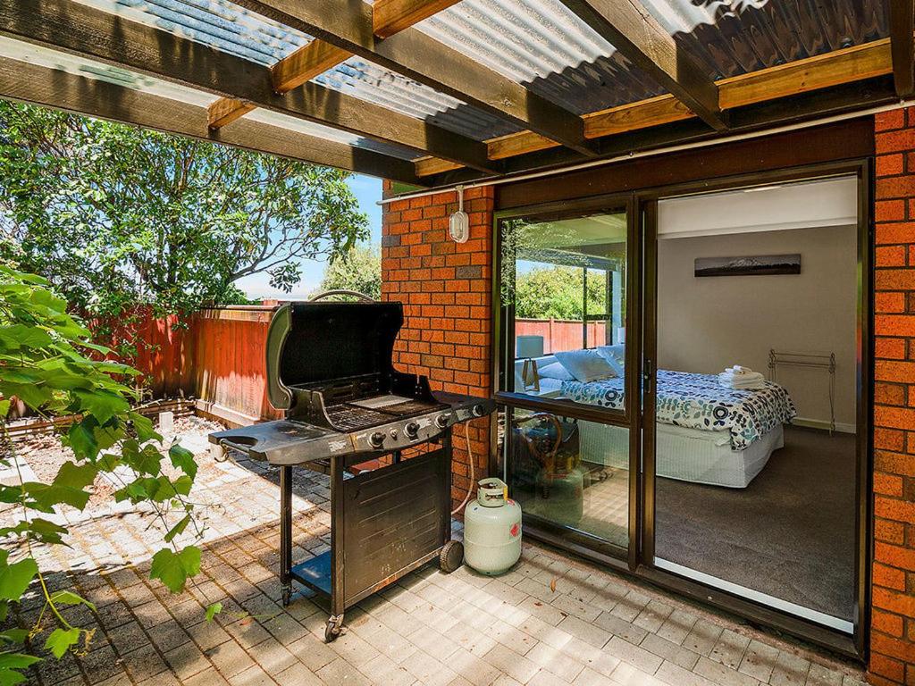 Acacia Bay Getaway - Lake Taupo Holiday Home view 3