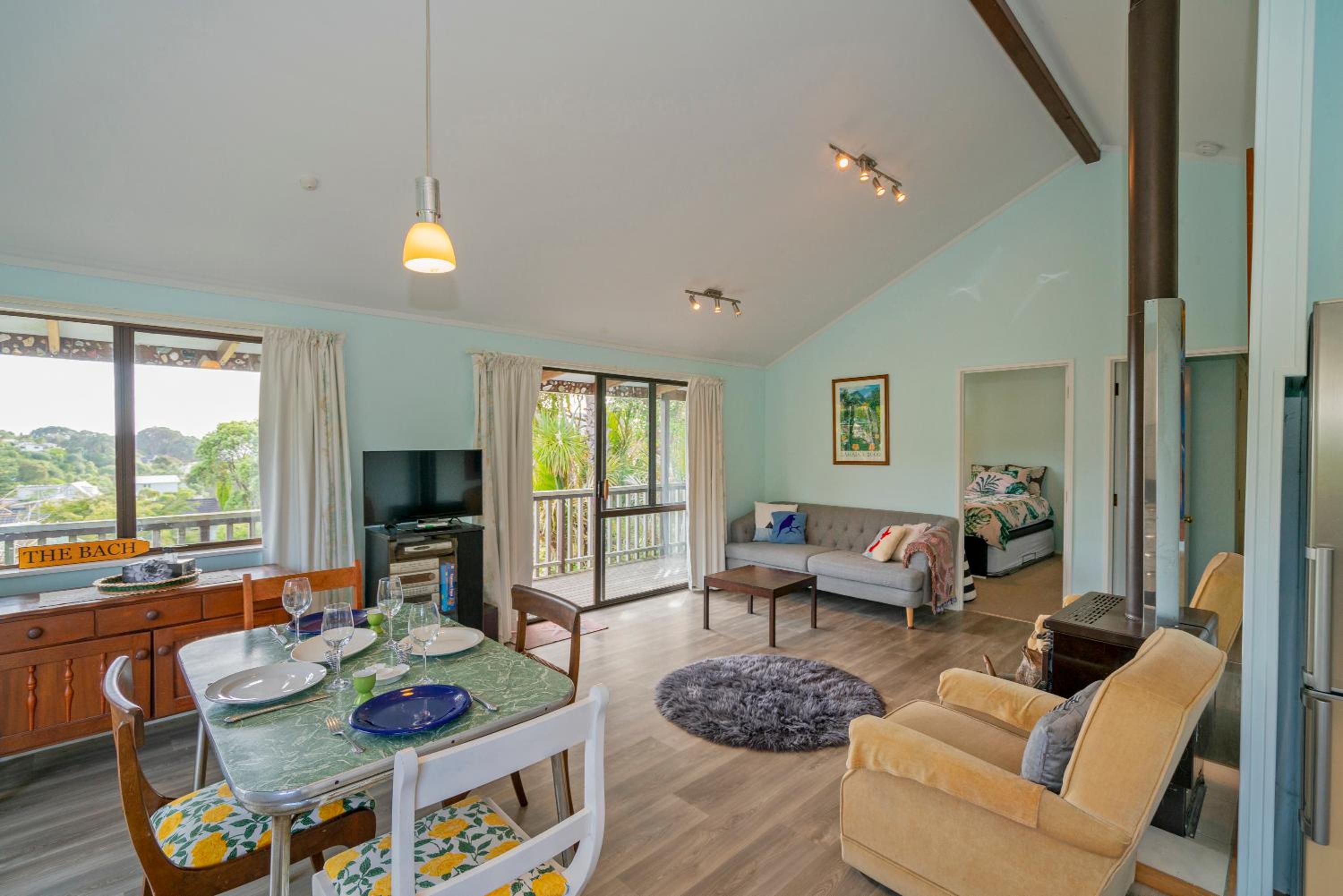 Bluebird Bach - Onemana Holiday Home view 4