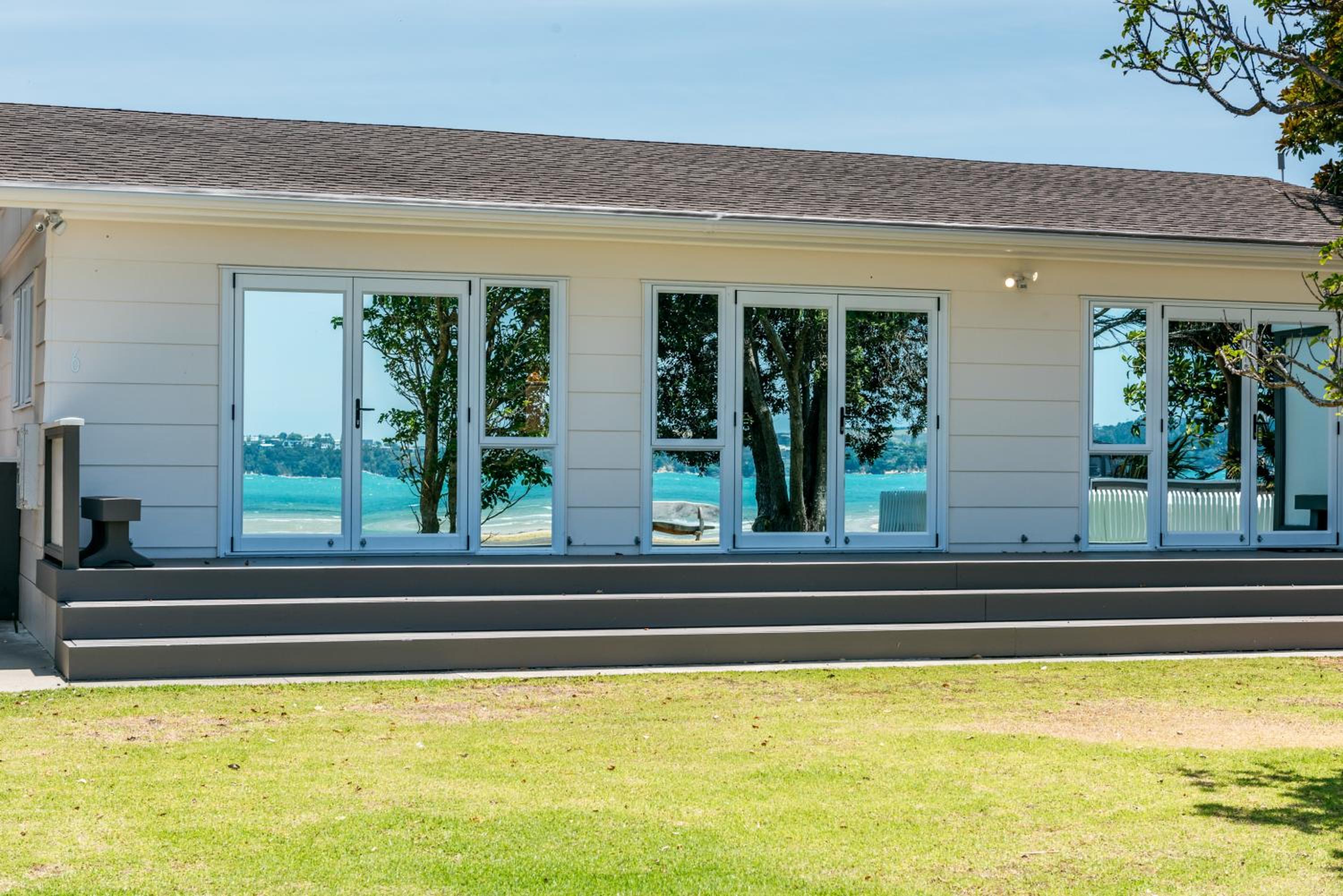Number Six - Oneroa Holiday Home