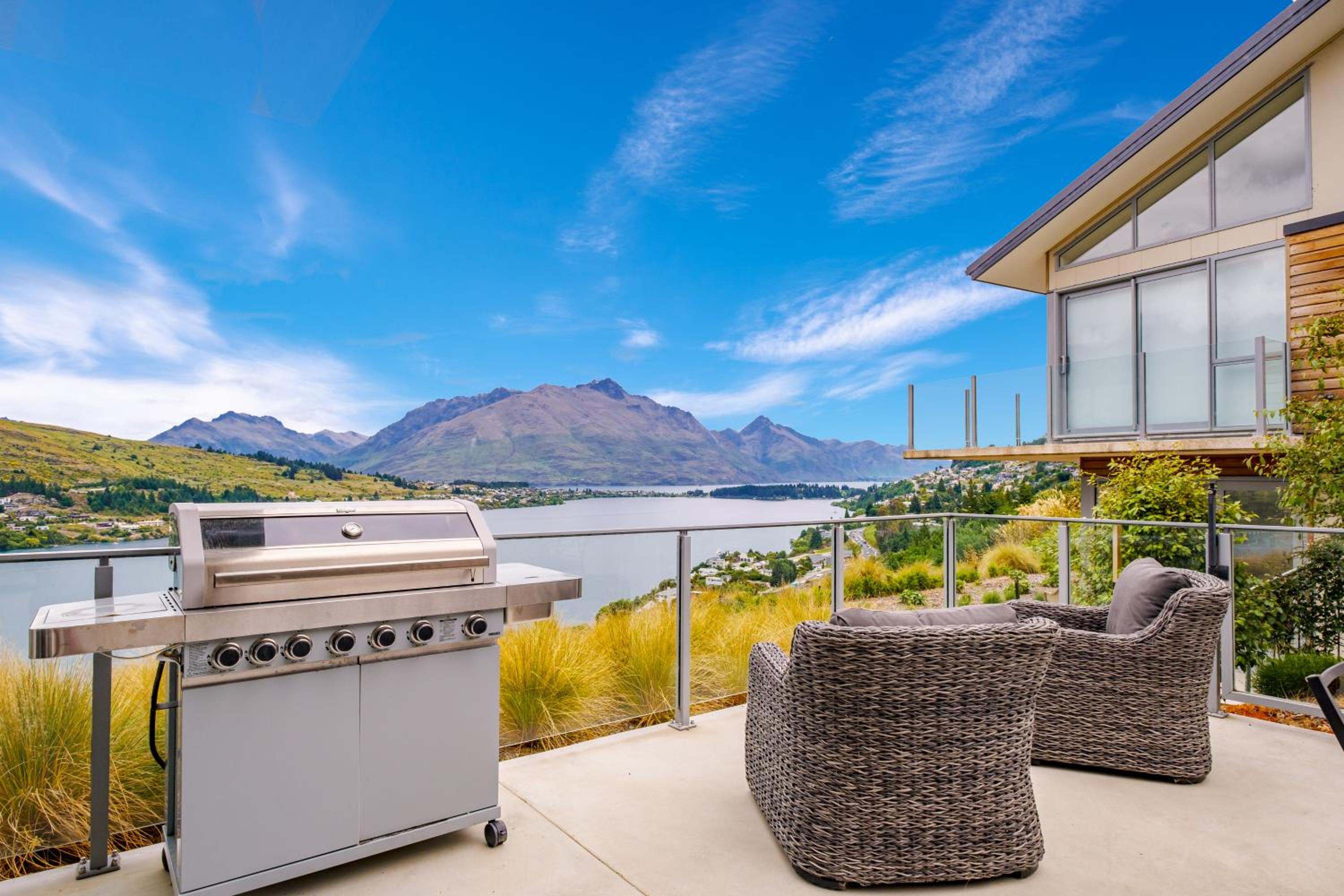Queenstown Lake Views - Downstairs Apartment