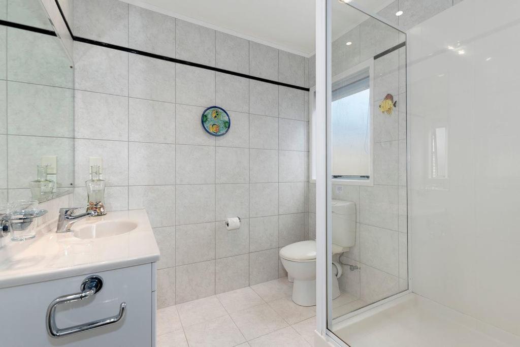 Matapouri Beach Family Haven - Matapouri Home view 4