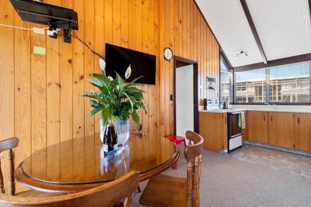Downtown Mountview - Mt Maunganui Holiday Home view 2