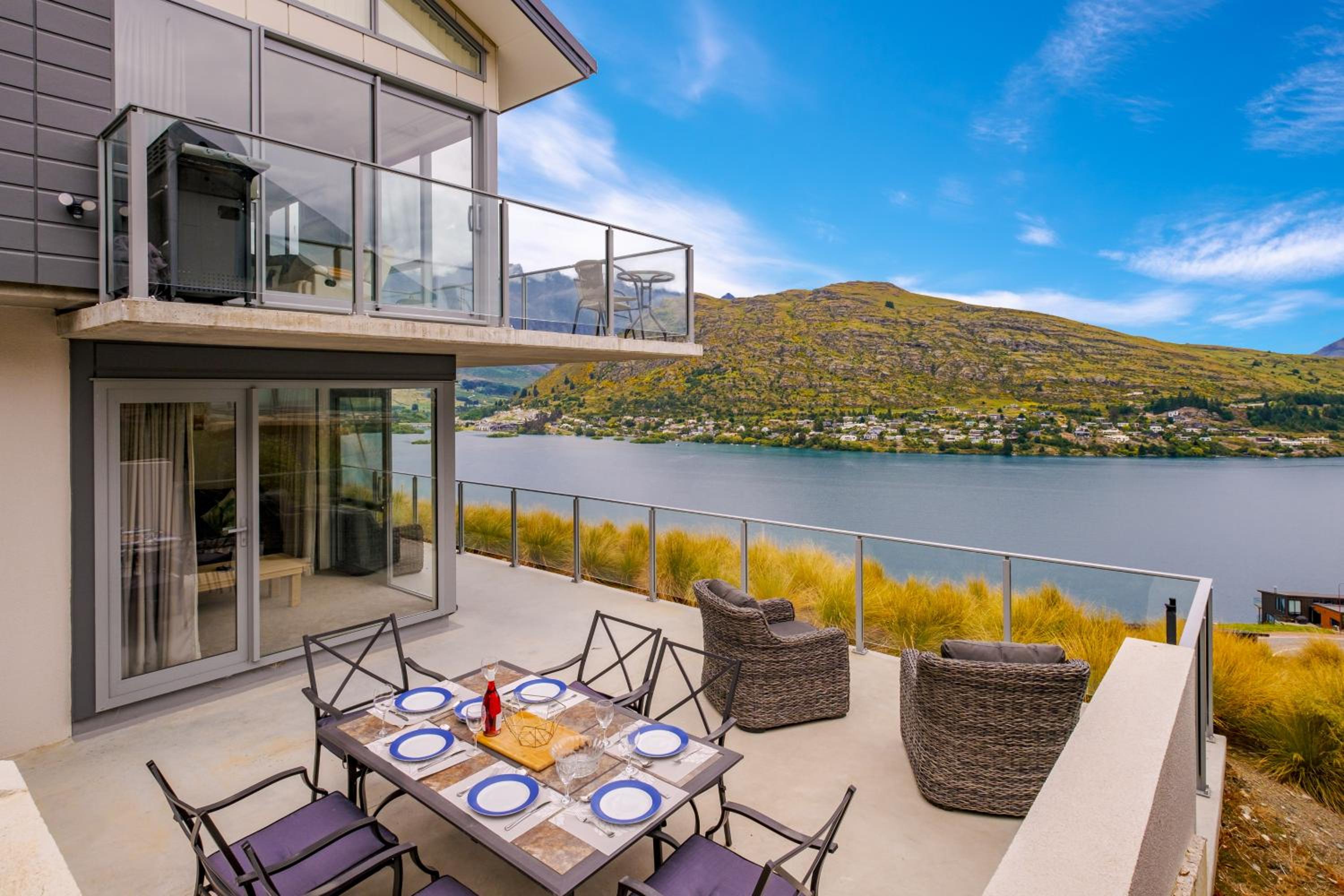 Queenstown Lake Views - Downstairs Apartment