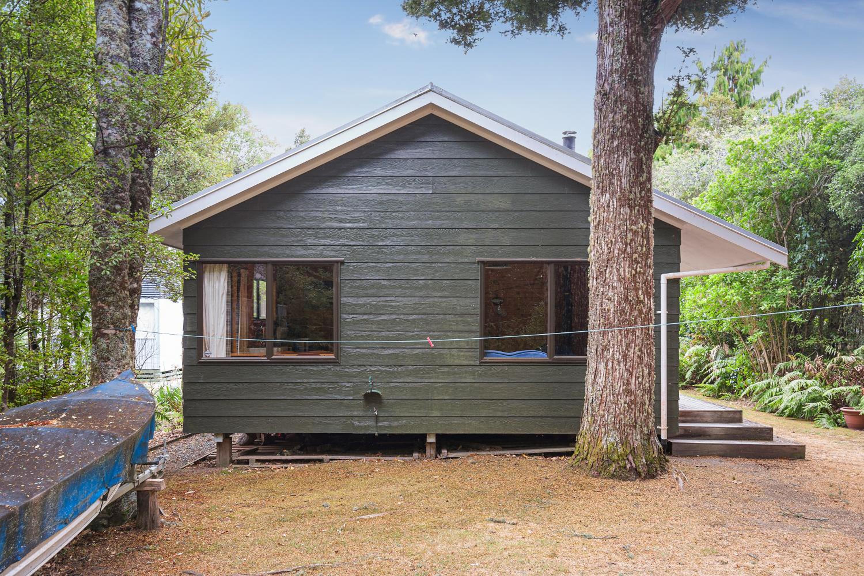 Puka Lodge Rear dwelling - Pukawa Bay Home