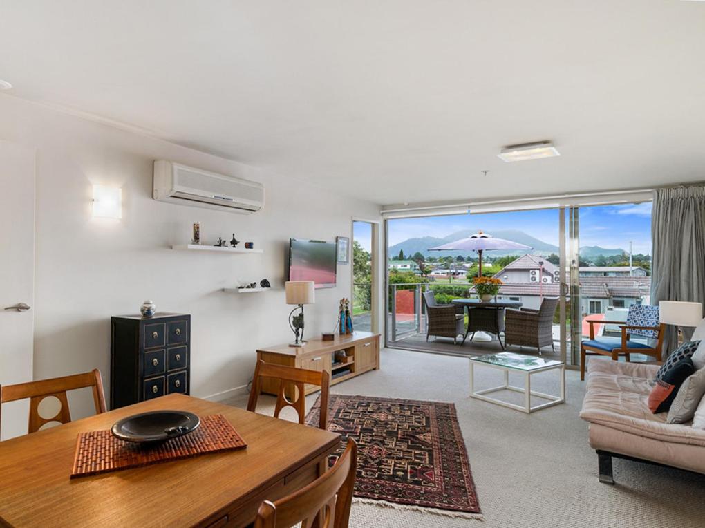 Relax on Roberts - Taupo Holiday Home view 4