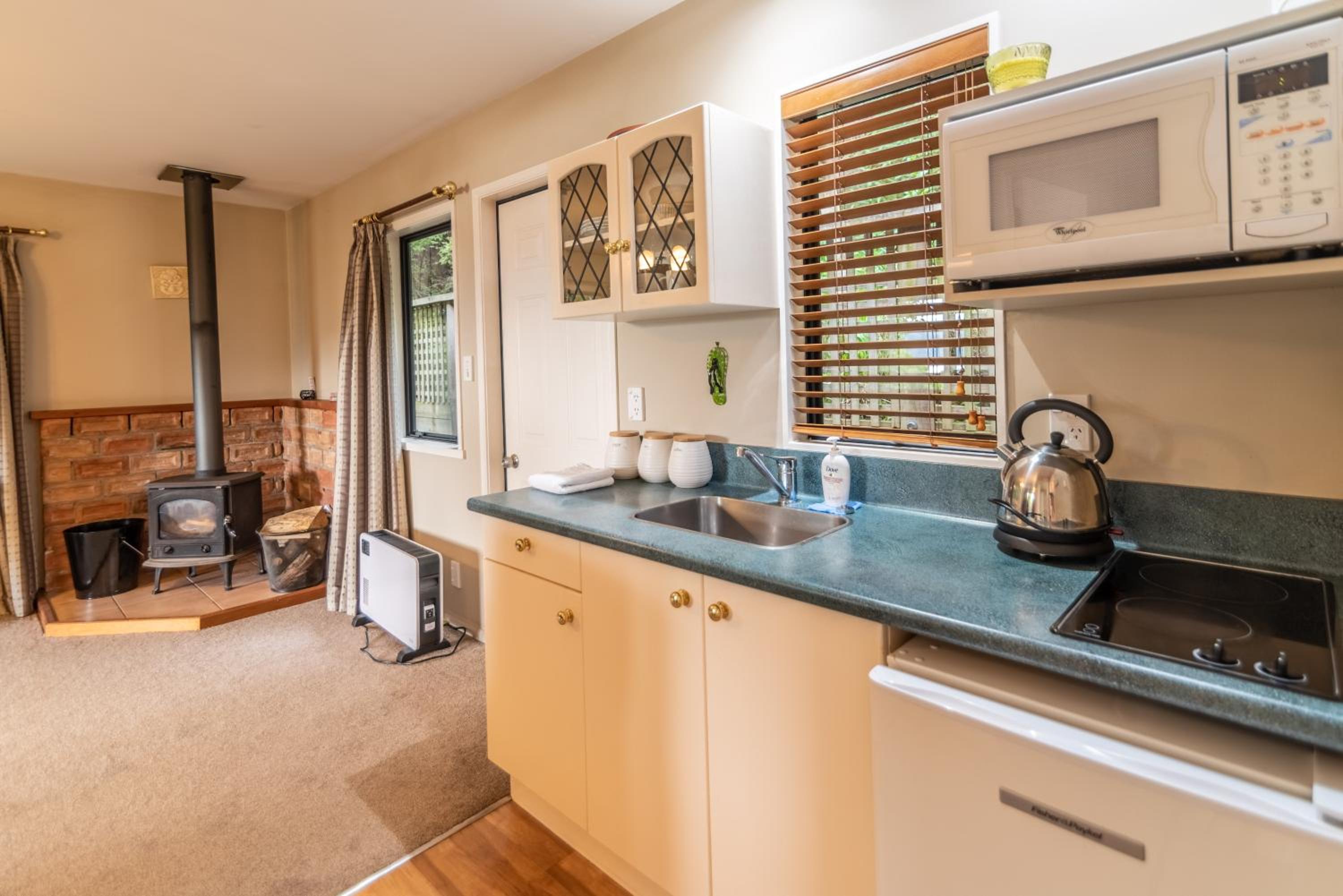 Overton Cottage - Akaroa Holiday Home view 5