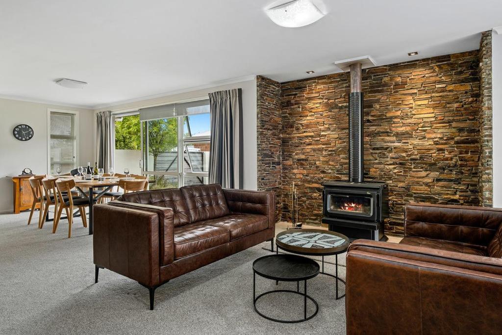 Maison de Maude - Lake Hawea Holiday Home view 4