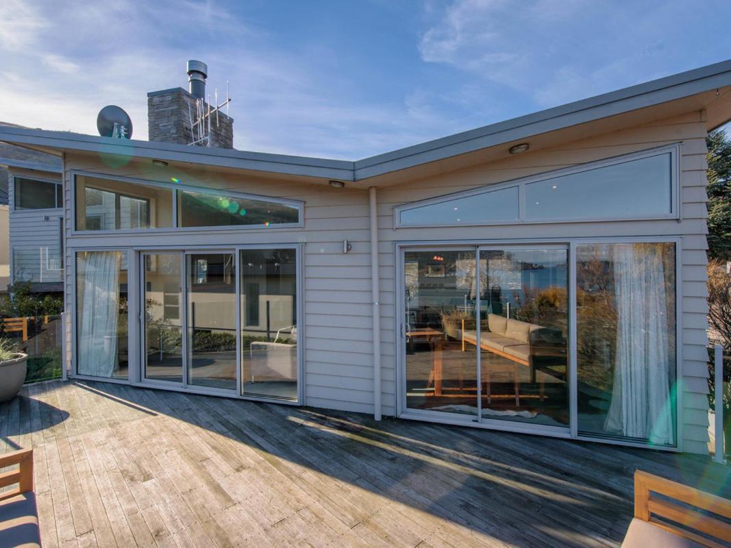 Lake Views on Yewlett - Queenstown Holiday Home