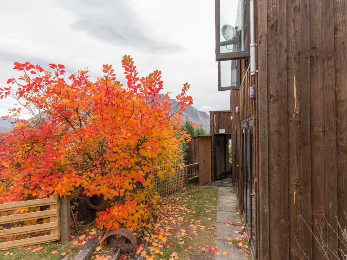 Crows Nest - Queenstown Holiday Home view 4