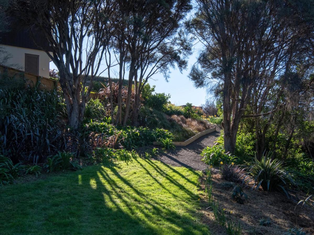 Kotare Point Paradise - Akaroa Holiday Home