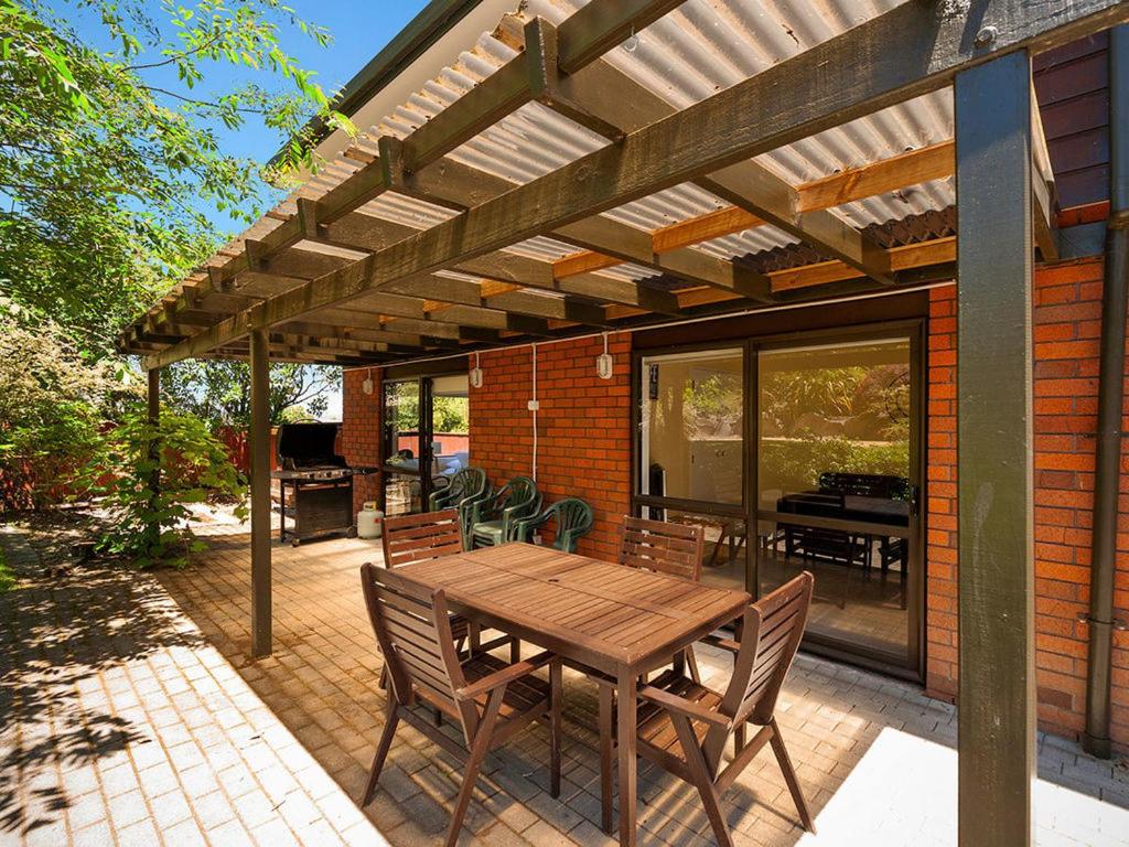 Acacia Bay Getaway - Lake Taupo Holiday Home view 4