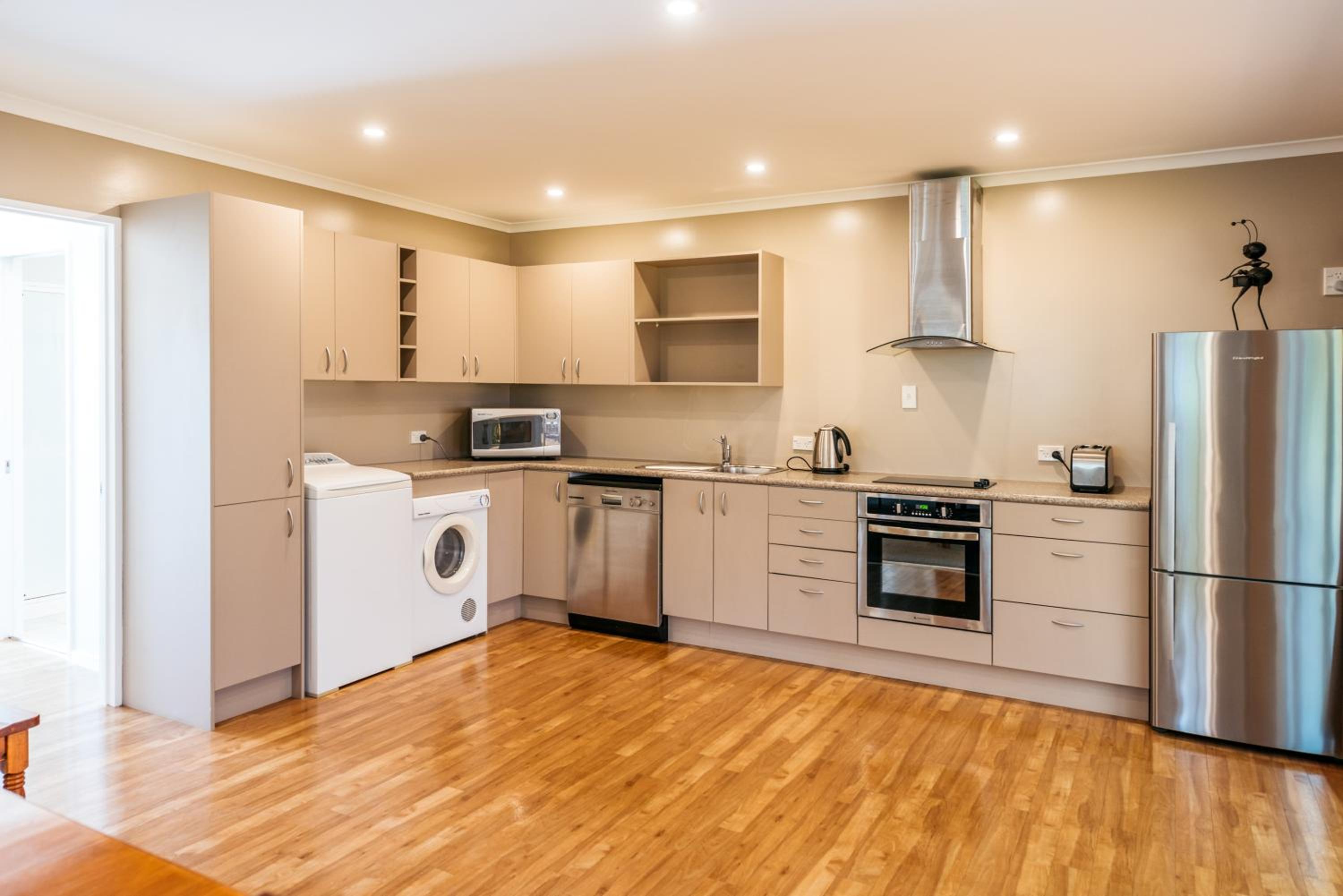 Number Six - Oneroa Holiday Home