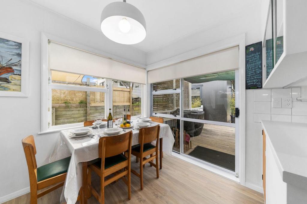 Calapso Cottage - Waikanae Beach Holiday Home view 3