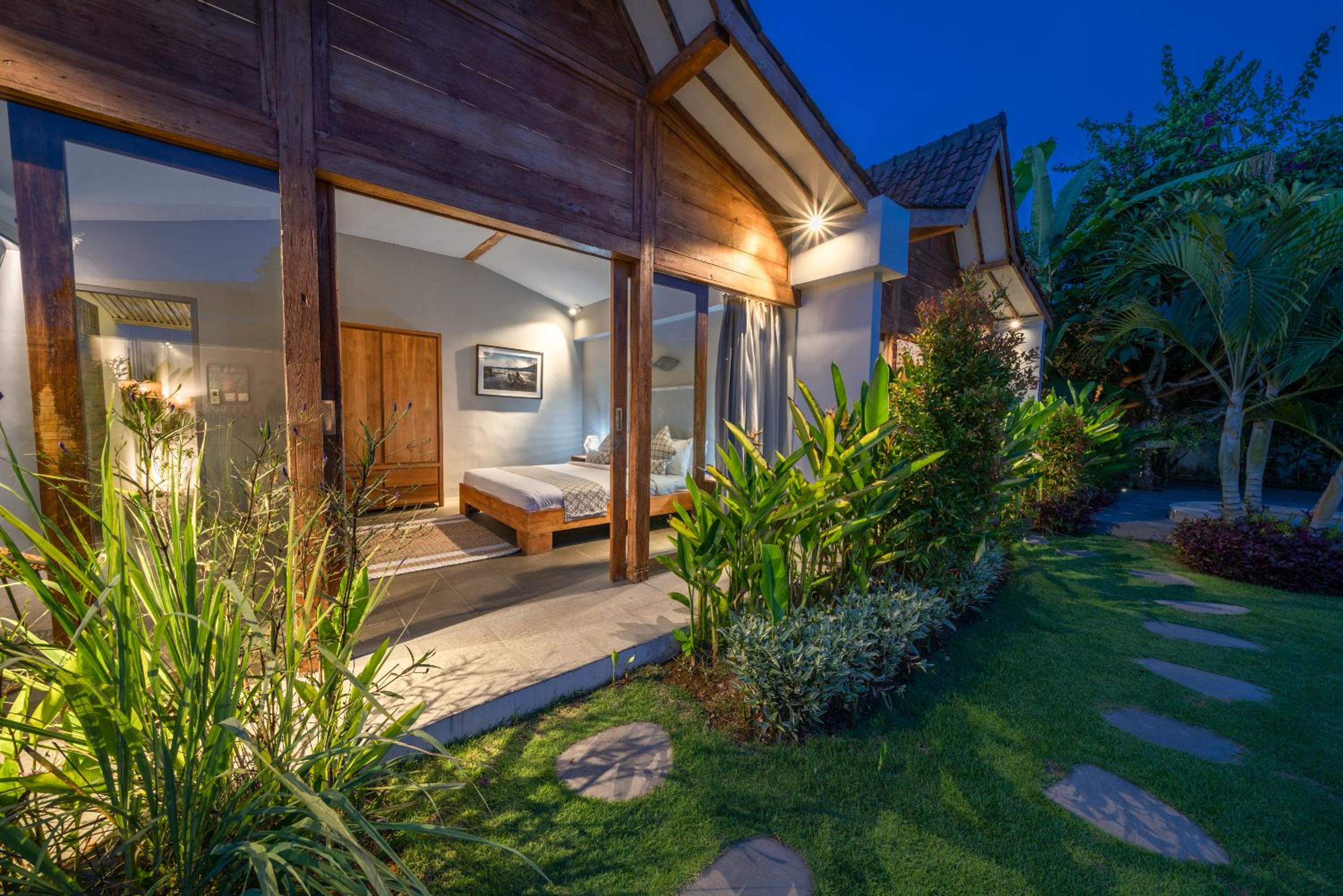 Villa Nahema - 4BR Villa in Seminyak Next to the Beach