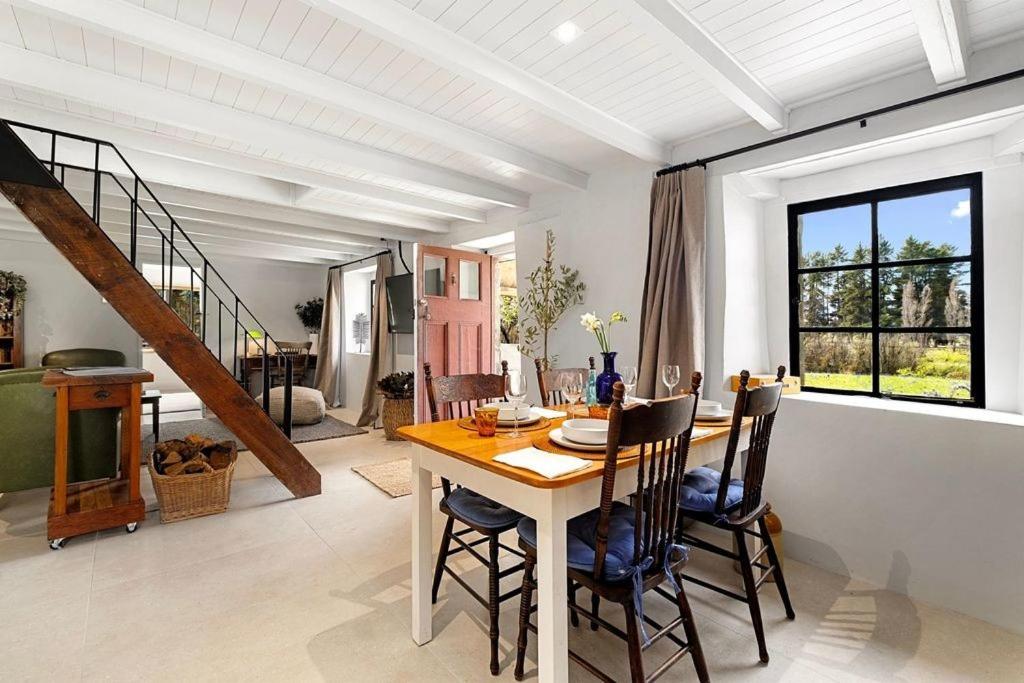Wanaka Stone Cottage - Wanaka Holiday Home view 4