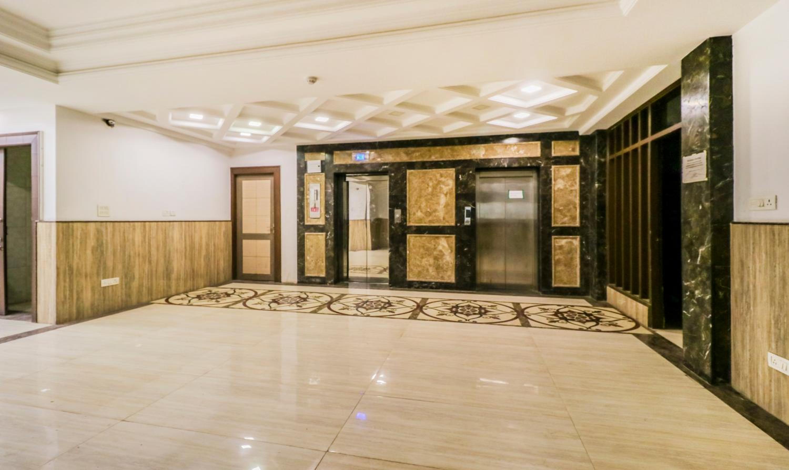 Lobby & Reception