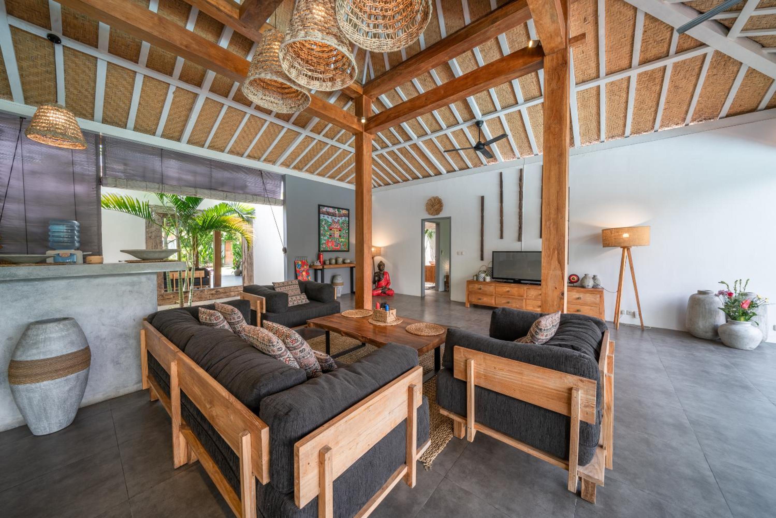 Villa Nahema - 4BR Villa in Seminyak Next to the Beach