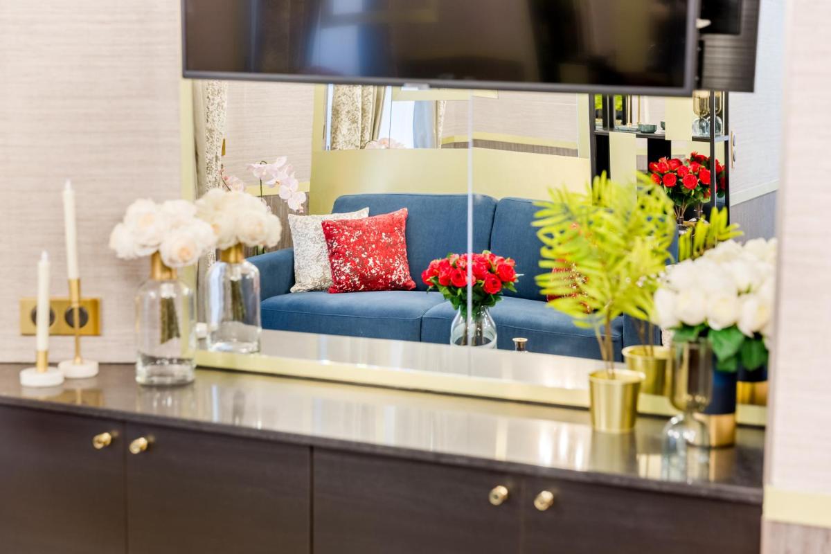 Luxury 2 Bedroom 2 Bathroom With AC -Eiffel Tower