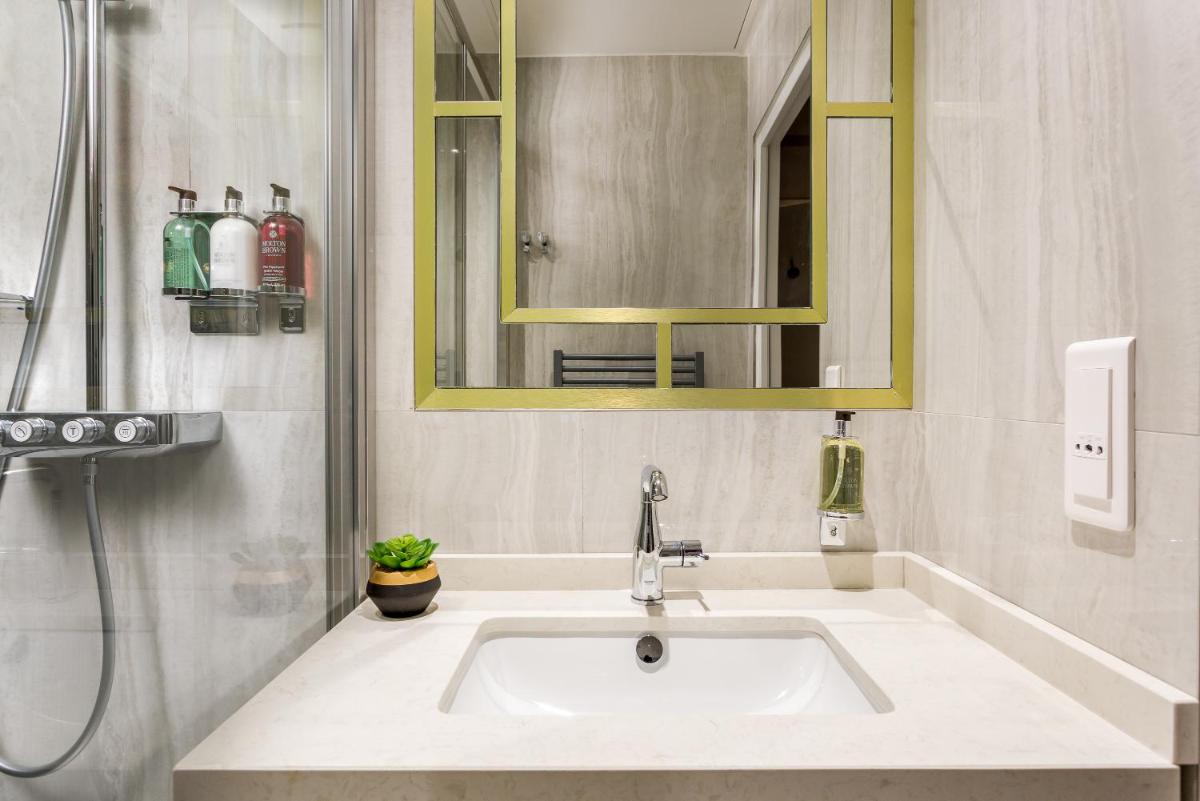 Luxury 2 Bedroom 2 Bathroom With AC -Eiffel Tower