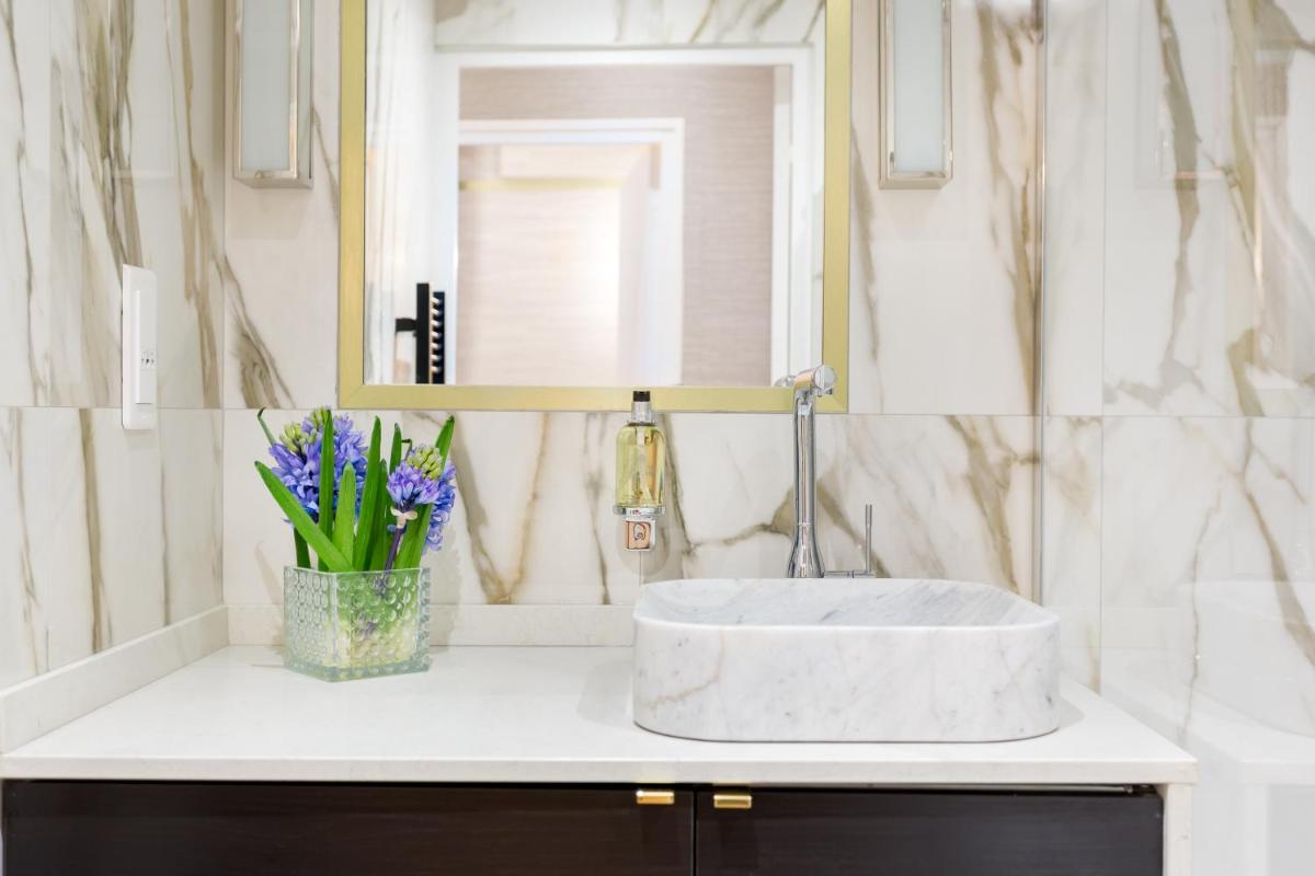 Luxury 2 Bedroom 2 Bathroom With AC -Eiffel Tower