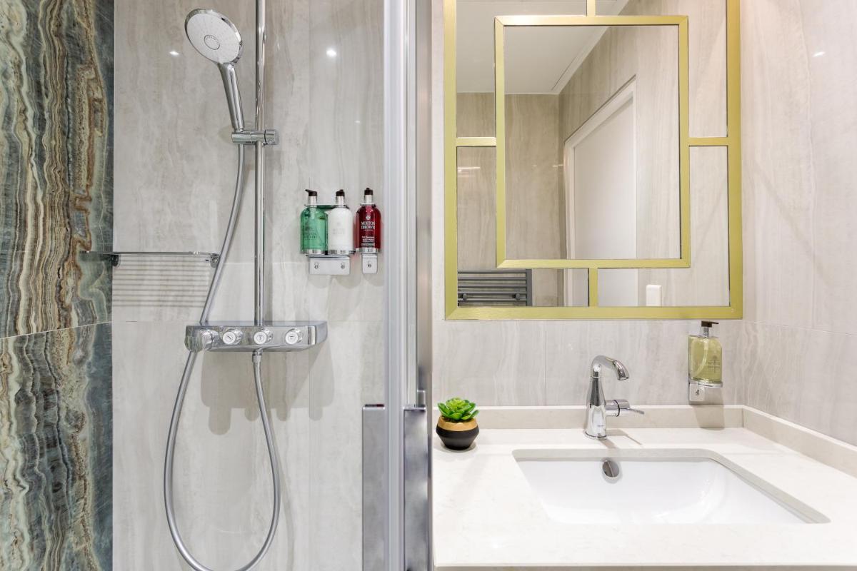 Luxury 2 Bedroom 2 Bathroom With AC -Eiffel Tower