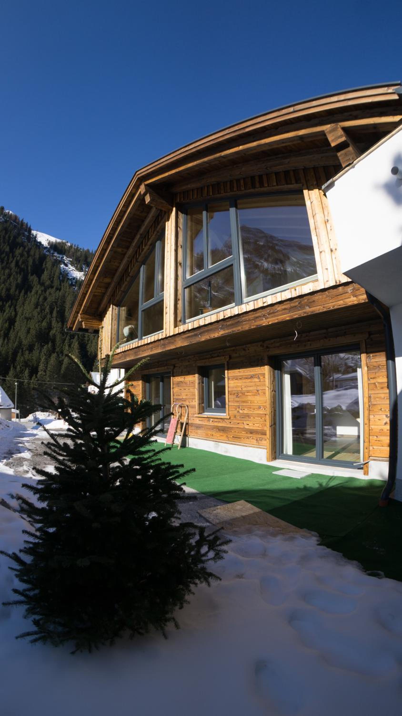 Ferienhaus Alpen Lodge und die Gams