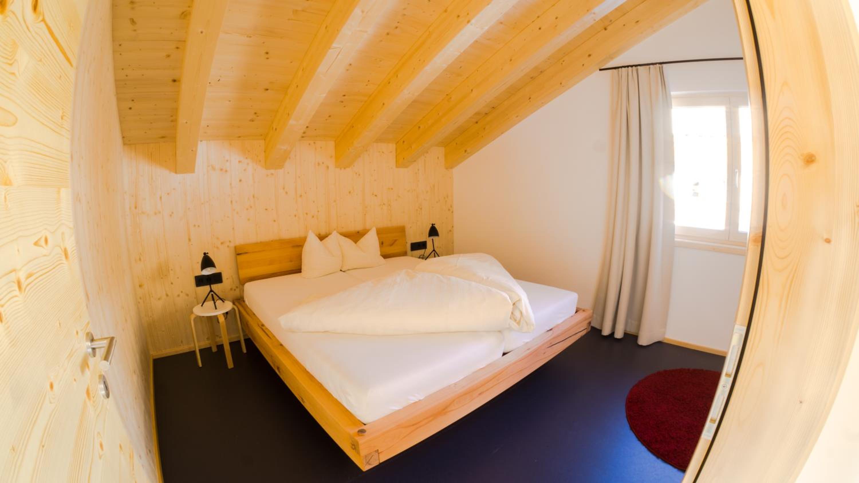 Ferienhaus Alpen Lodge und die Gams
